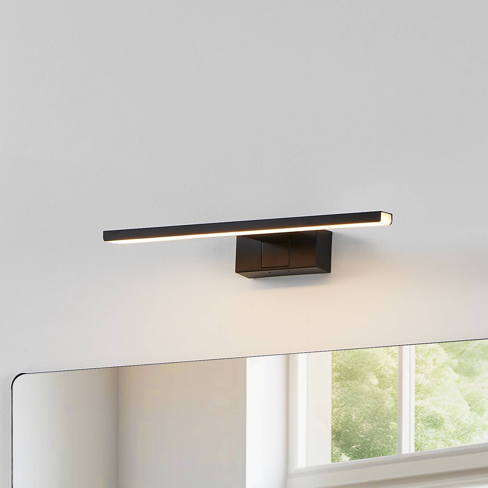 LED nástenné svetlo Conettilla, čierne, šírka 40 cm, IP44, CCT