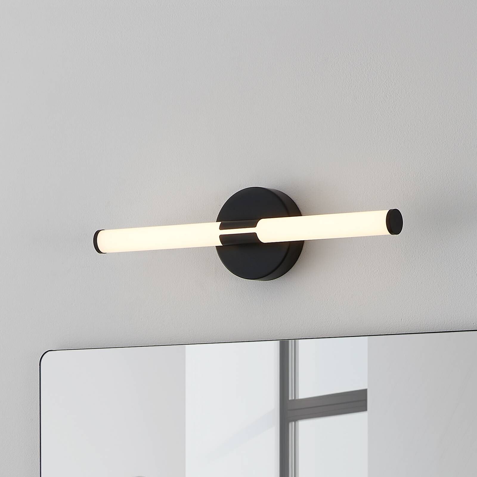LED nástenné svetlo Ramola, čierne, šírka 45 cm, IP44, CCT