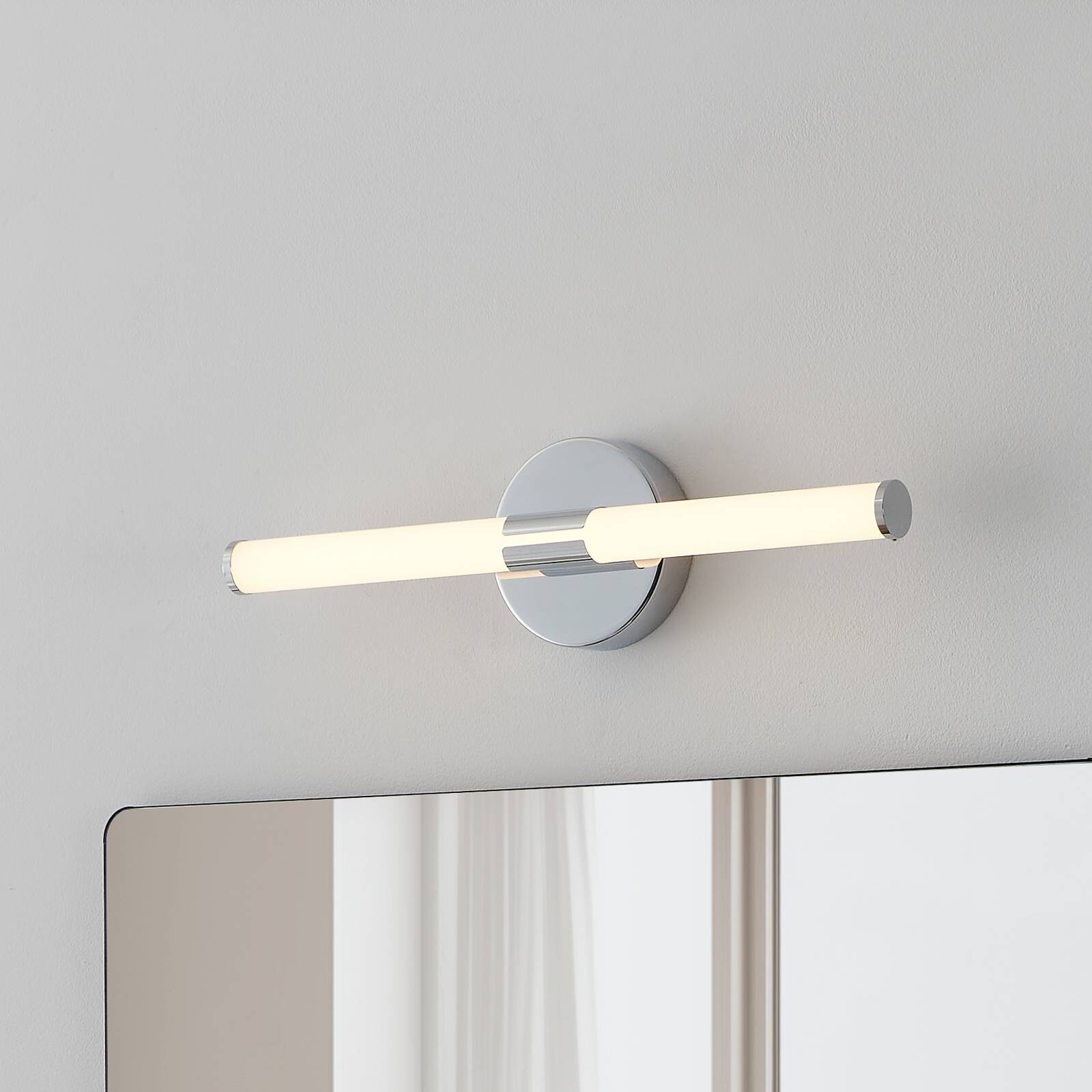 LED nástenné svetlo Ramola, chrómová farba, šírka 45 cm, IP44, CCT