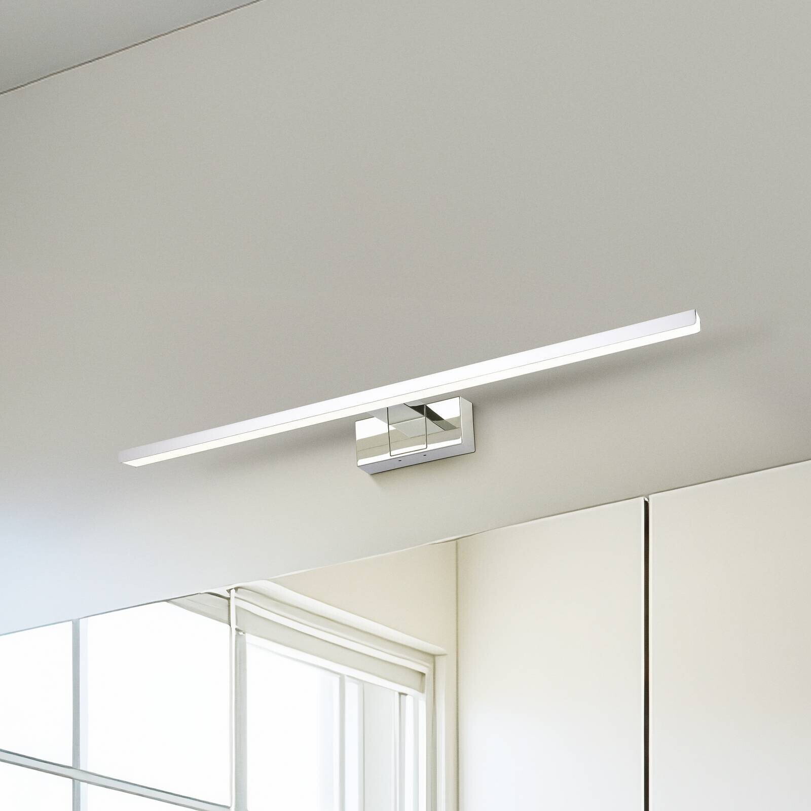 LED nástenné svetlo Conettilla, chrómová farba, šírka 60 cm IP44 CCT
