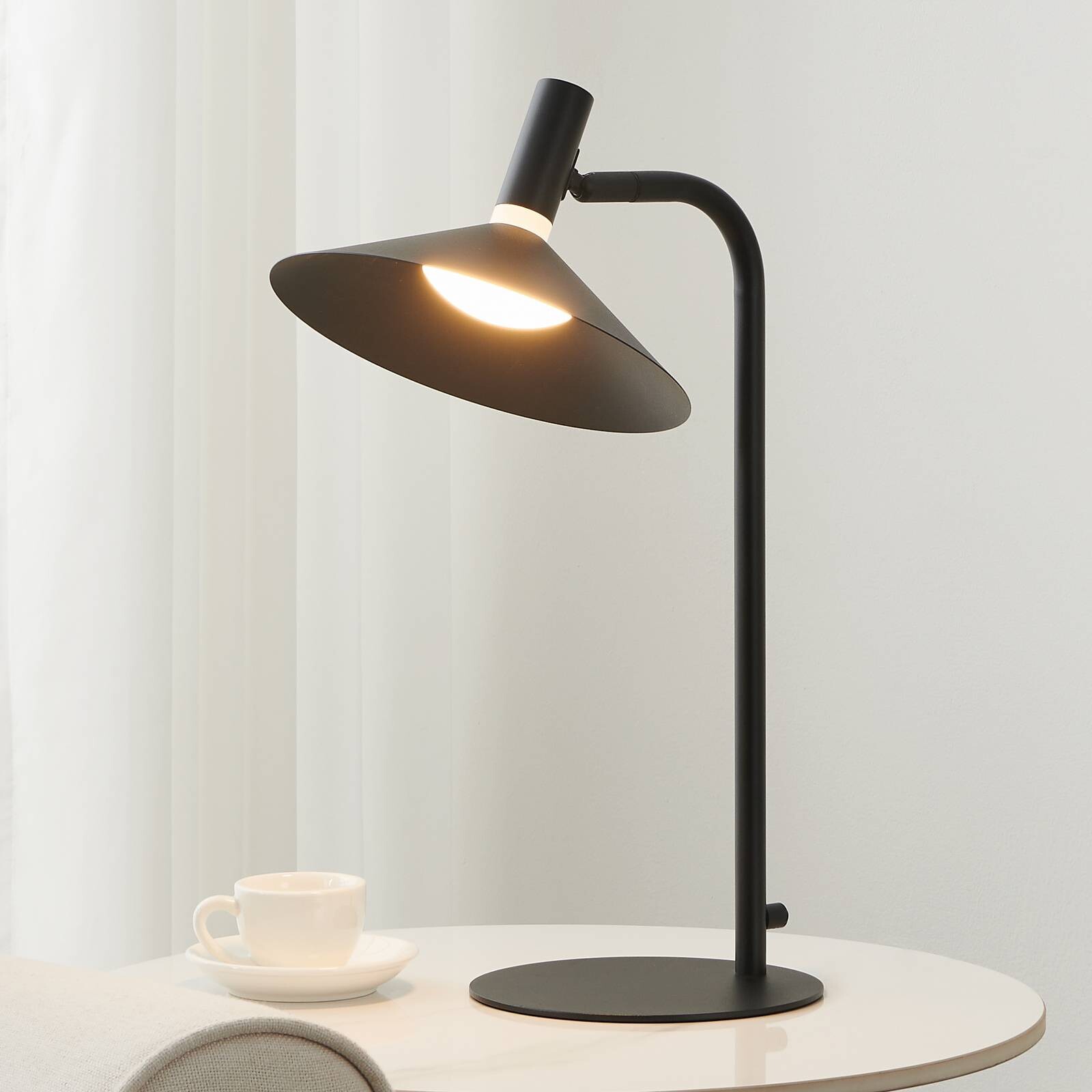 Stolová LED lampa Conomavilla-Z čierna výška 45 cm CCT RGB