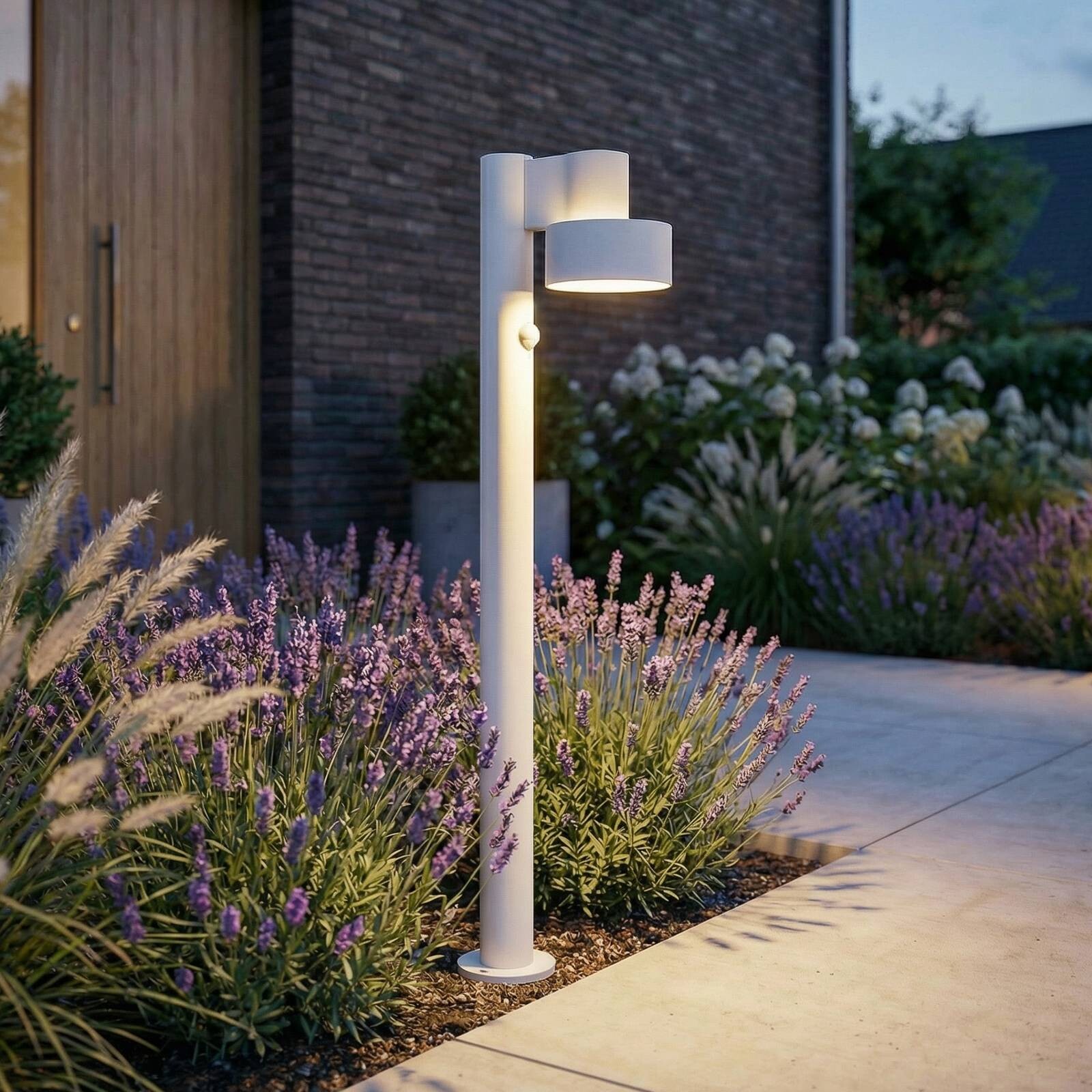 Chodníkové LED svetlo Lucande Elune, sivé, so senzorom, IP44, výška 77 cm