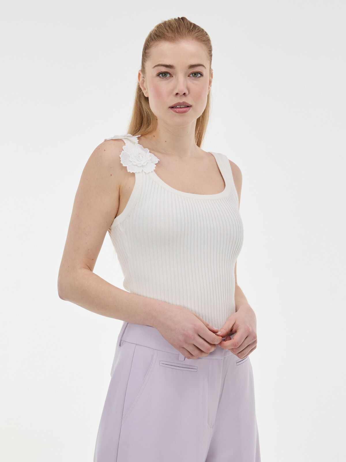 Biele dámske tielko s aplikáciou ORSAY