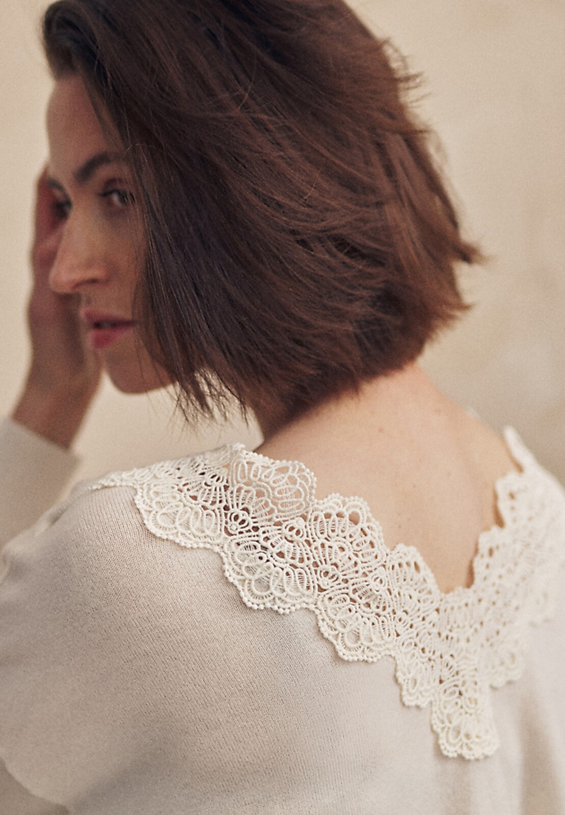 Ecru vlnený sveter s čipkou Elwira Tatuum