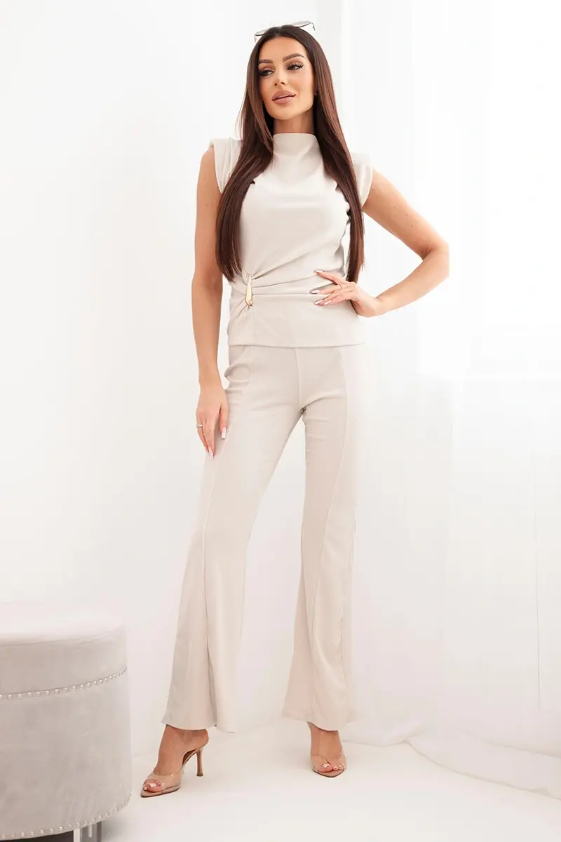 Dámska súprava s riasenou blúzkou a širokými nohavicami