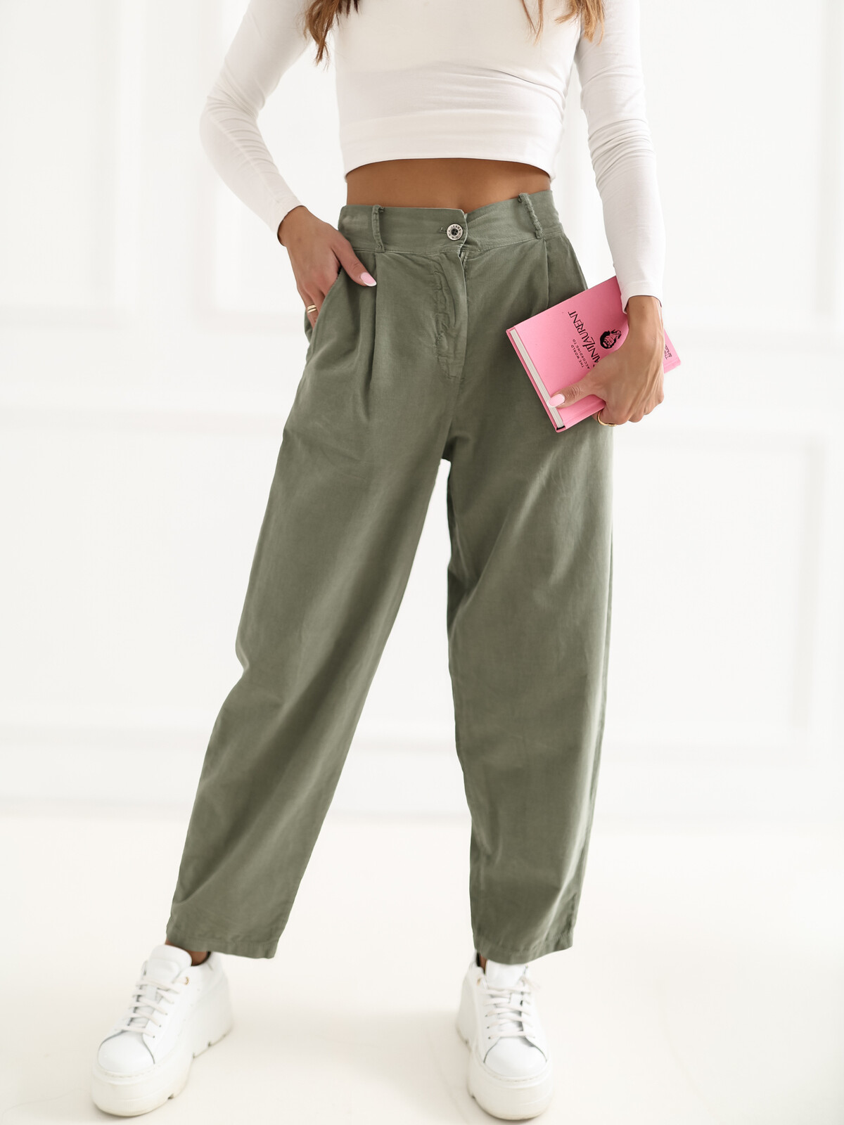 Khaki nohavice s detailmi