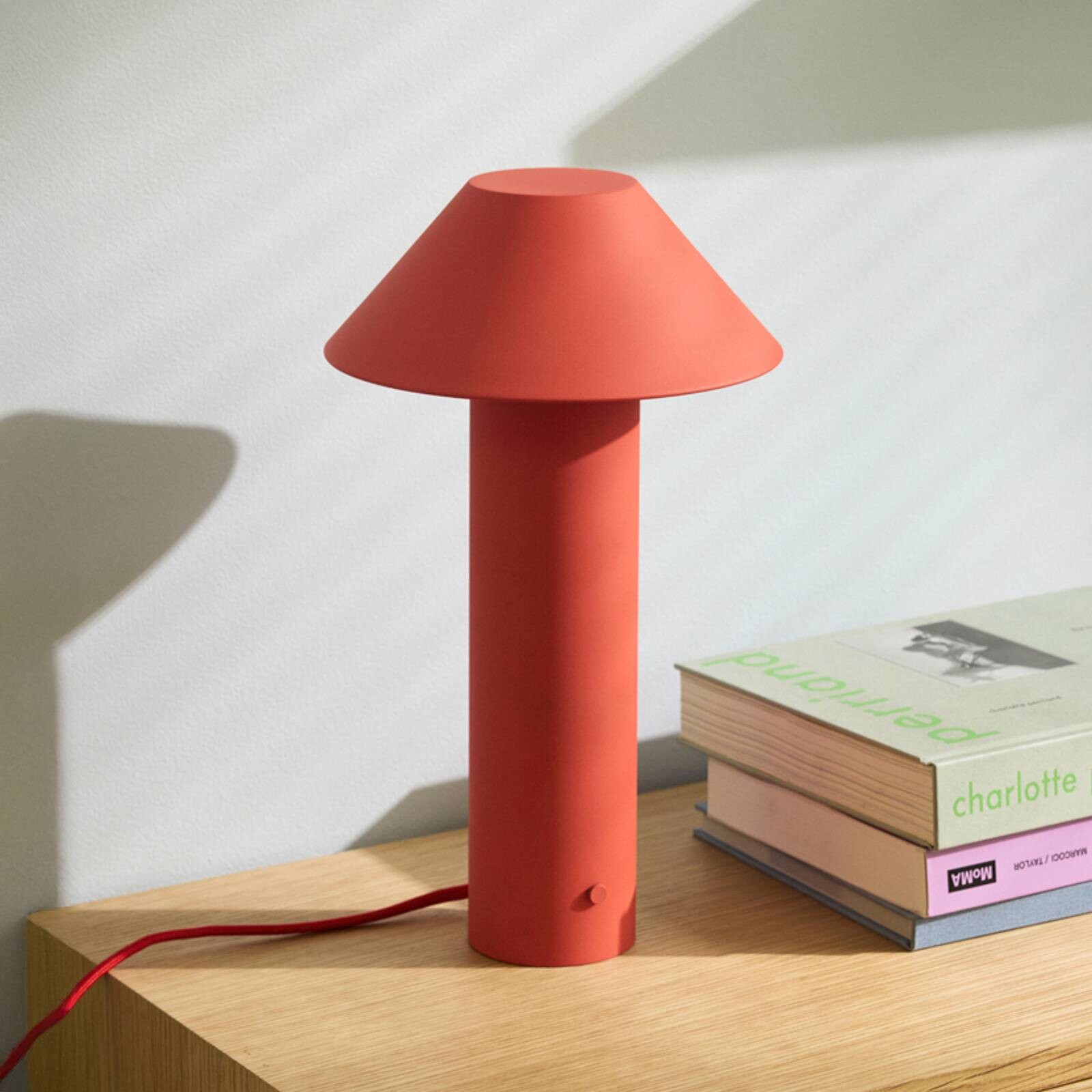 Stolová LED lampa Tower, červená, výška 32 cm, kov