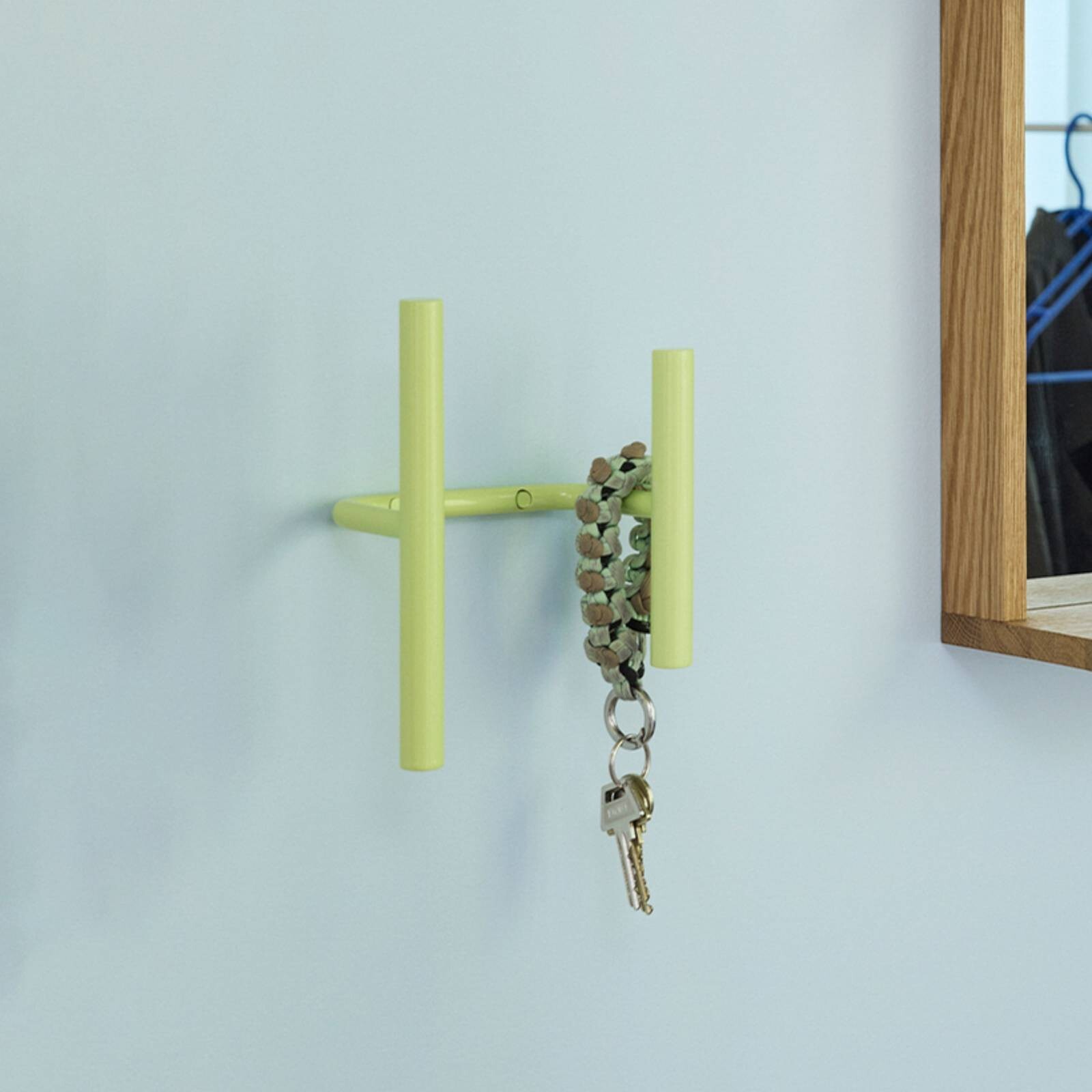 Nástenný vešiak Flip, svetlozelený, šírka 20 cm, kov