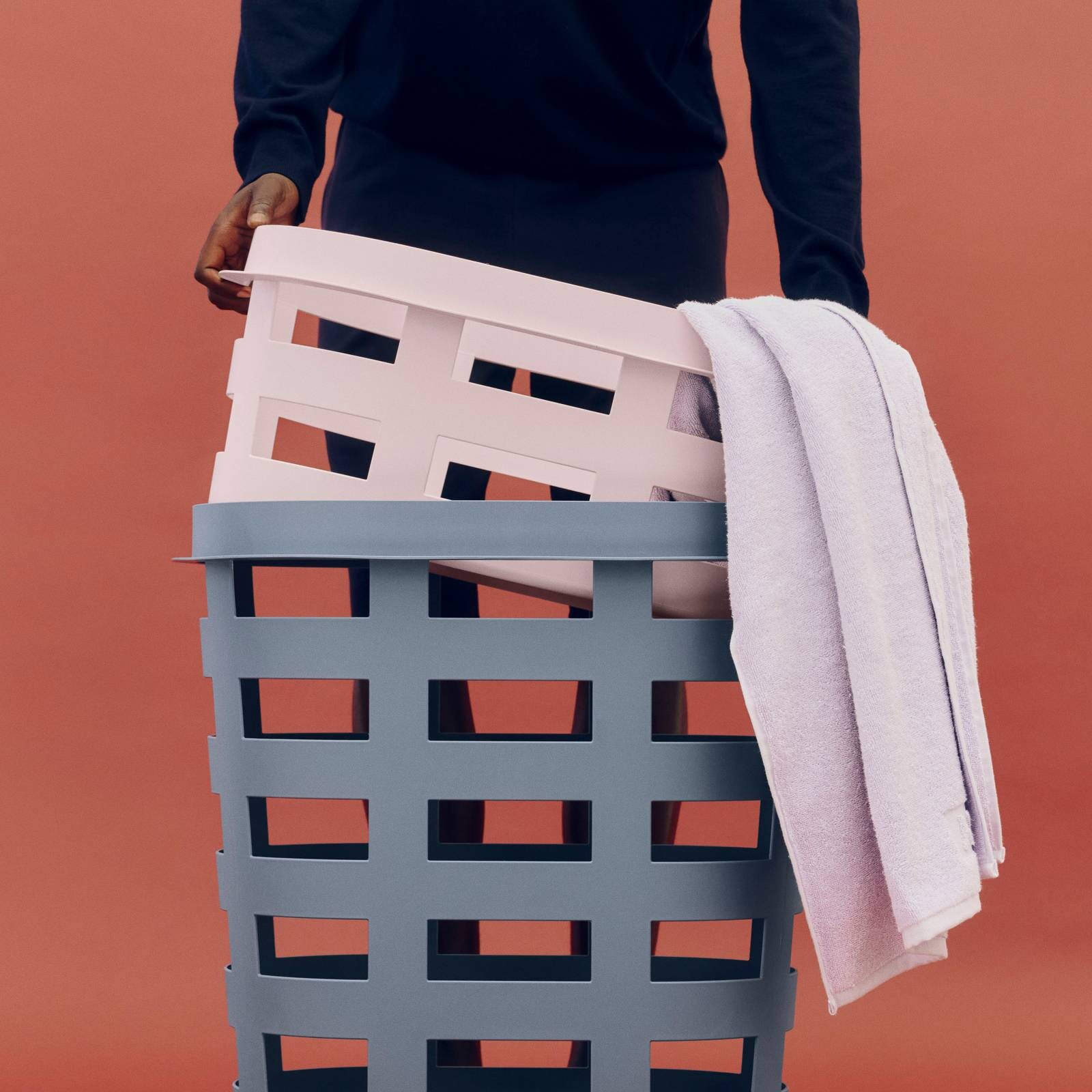 HAY Úložný košík Basket, ružový, plast, dĺžka 57 cm