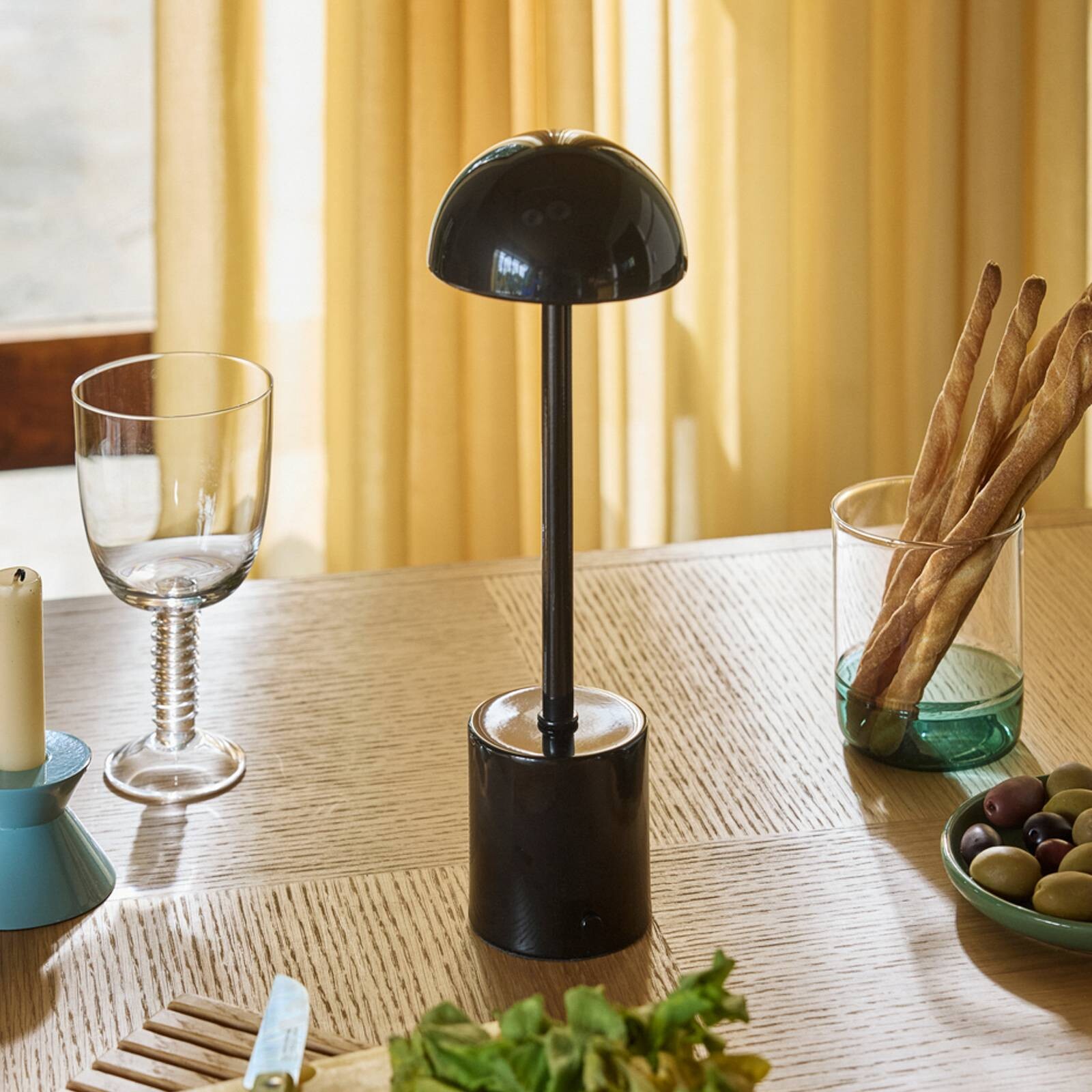 Stolová LED lampa na batérie Taten, čierna, výška 30 cm, kovová