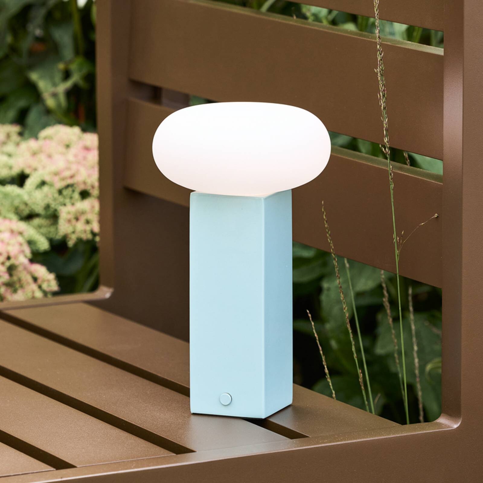 Stolová LED lampa na batérie LOW, modrá, výška 20 cm, kovová, s stmievačom jasu