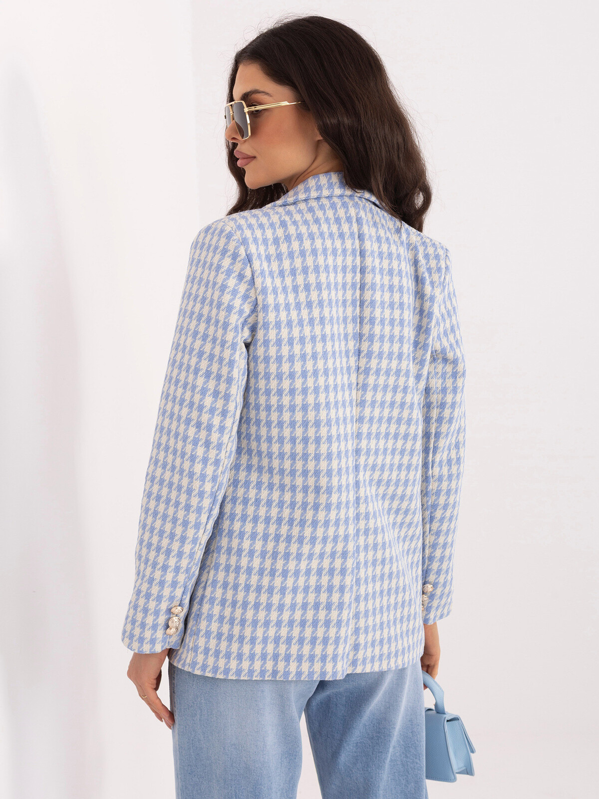 Modrý elegantný blazer v pepitke