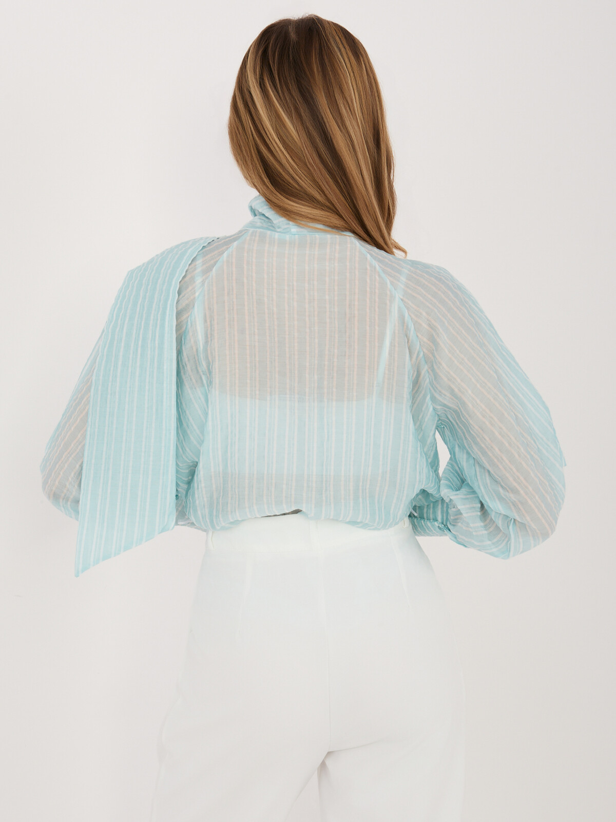 Mätová elegantná košeľa s viazaným výstrihom