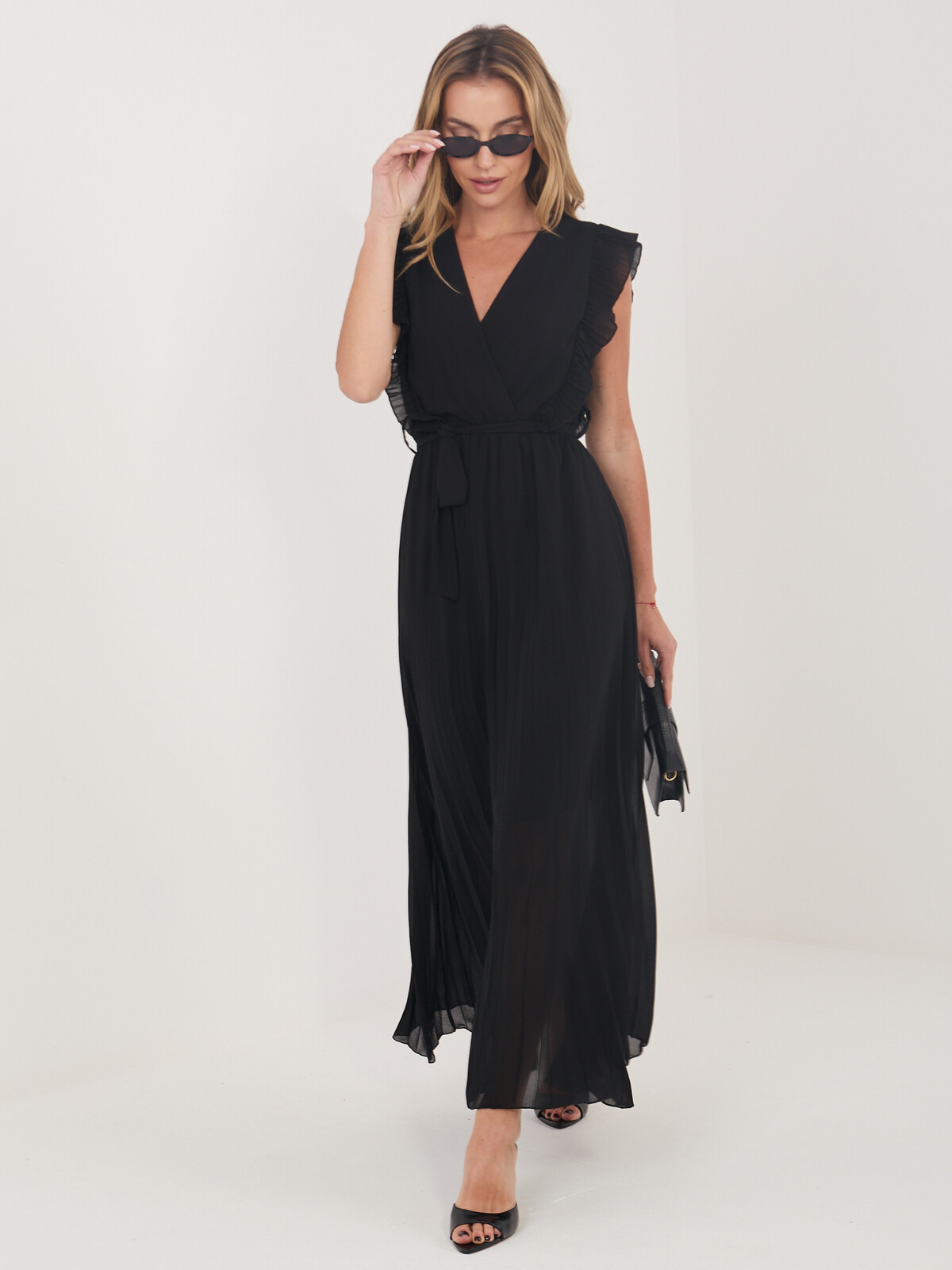 Čierne rozšírené šaty bez rukávov