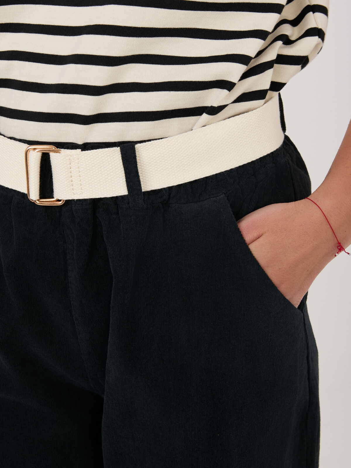 Čierne nohavice so zúženou nohavicou