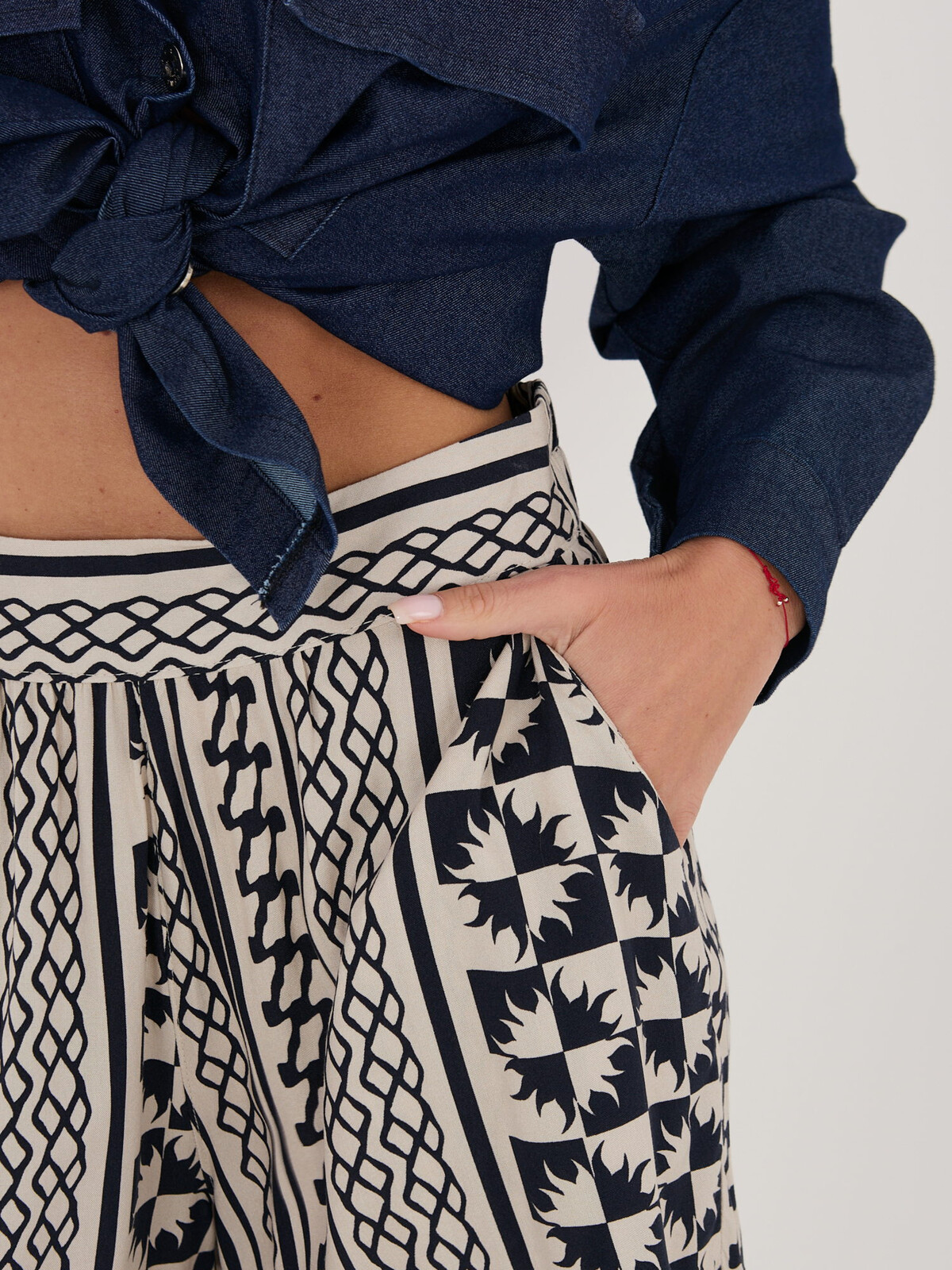 Vzorované modré viskózové šortky