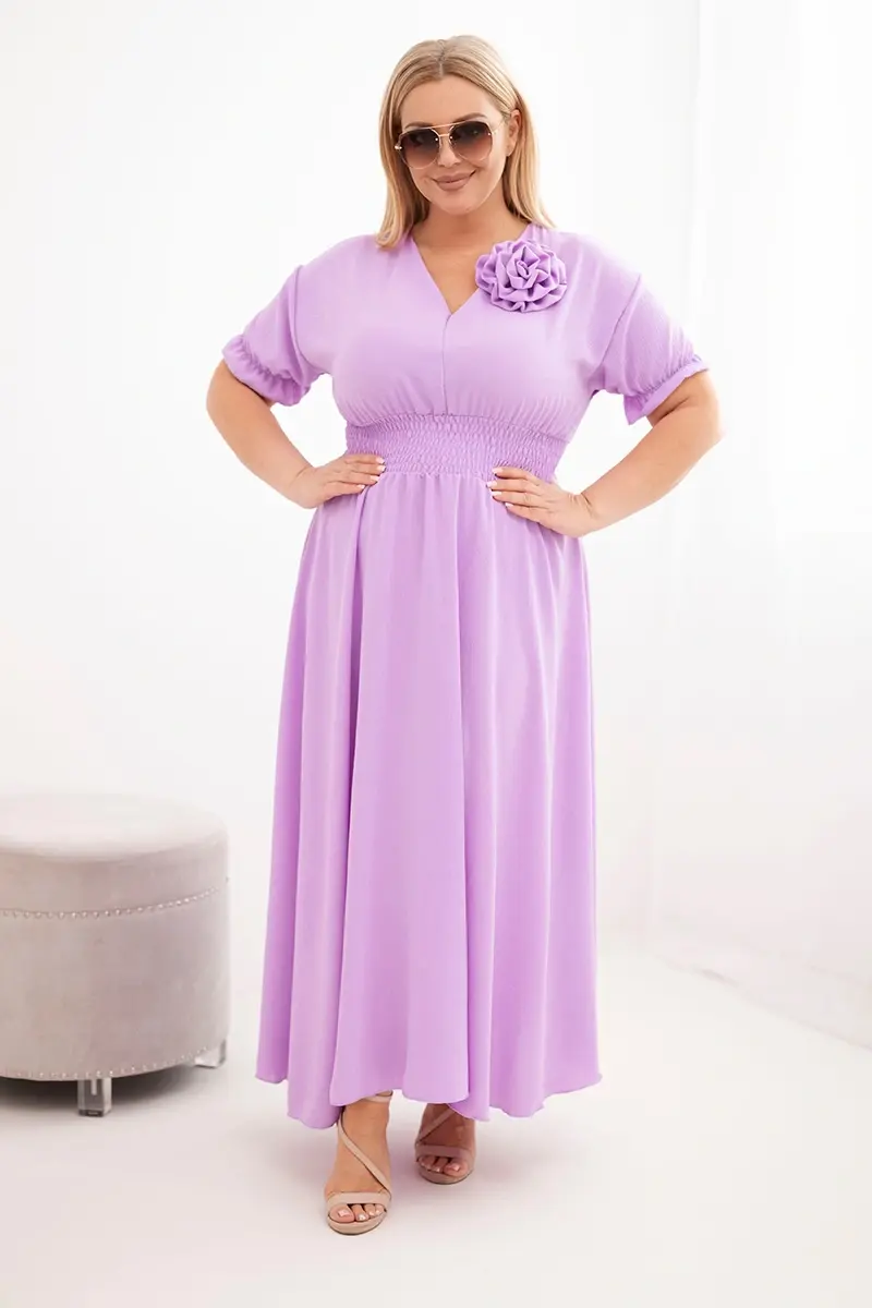 Plus size šaty s V-výstrihom a nariaseným pásom, svetlofialová