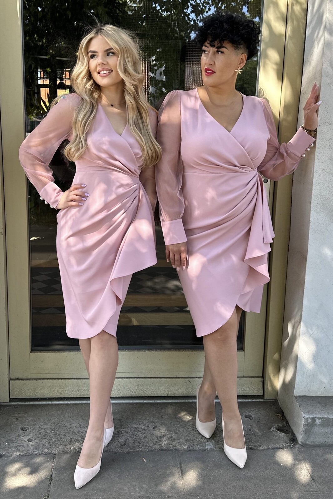 Nifiko Staroružové midi šaty s tylovými rukávmi Veľkosť: S