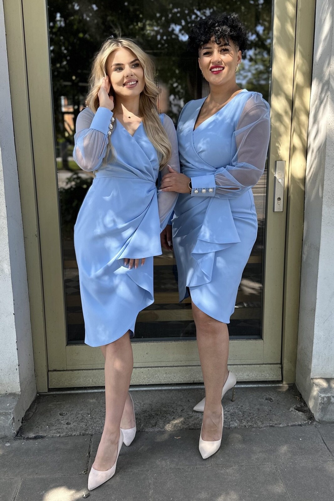 Nifiko Svetlomodré midi šaty s tylovými rukávmi Veľkosť: S