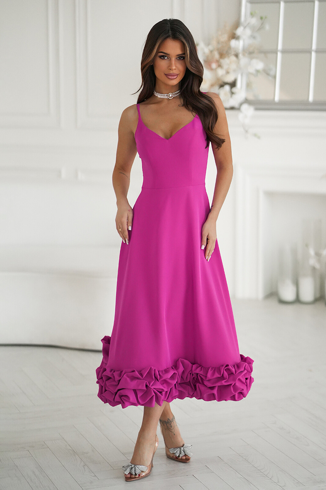 Bicotone Cyklámenové midi šaty s riaseným lemom Veľkosť: L