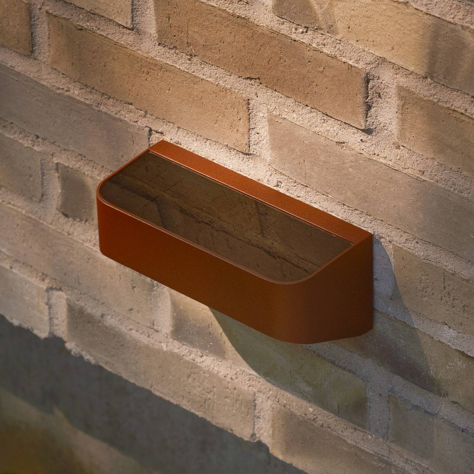 Vonkajšie solárne LED nástenné svietidlo Marcellio, hnedá, so senzorom, IP54