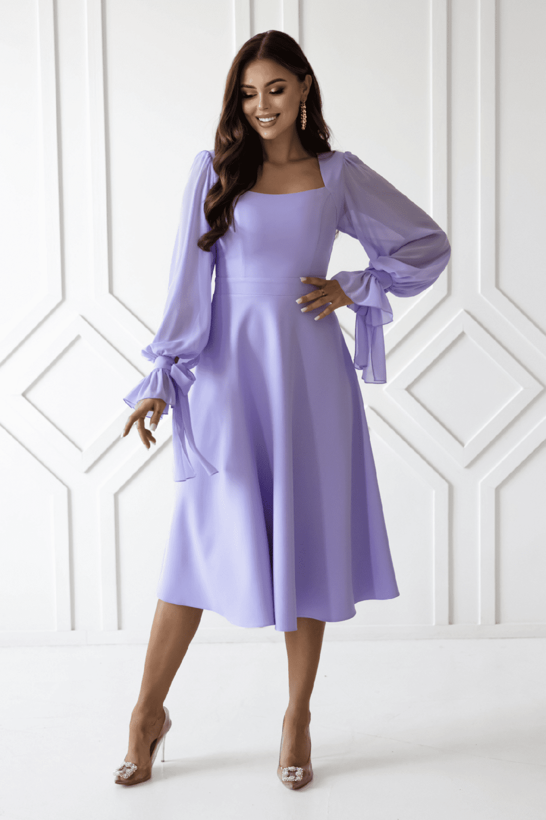 Lacoria Fialové midi šaty so šifónovými rukávmi Veľkosť: S