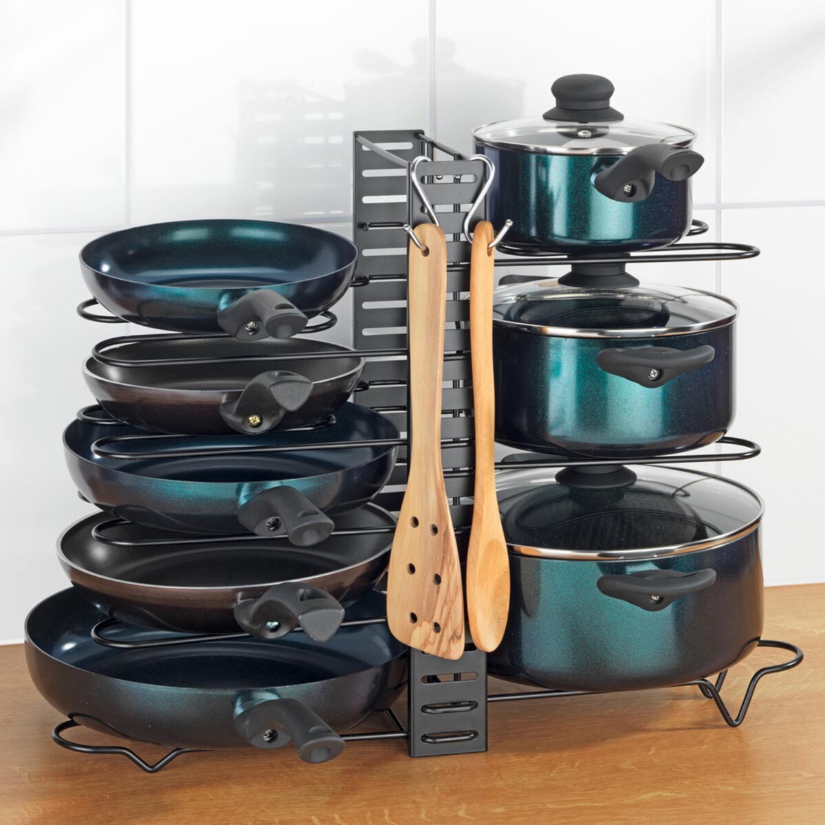 Stojan na hrnce a panvice