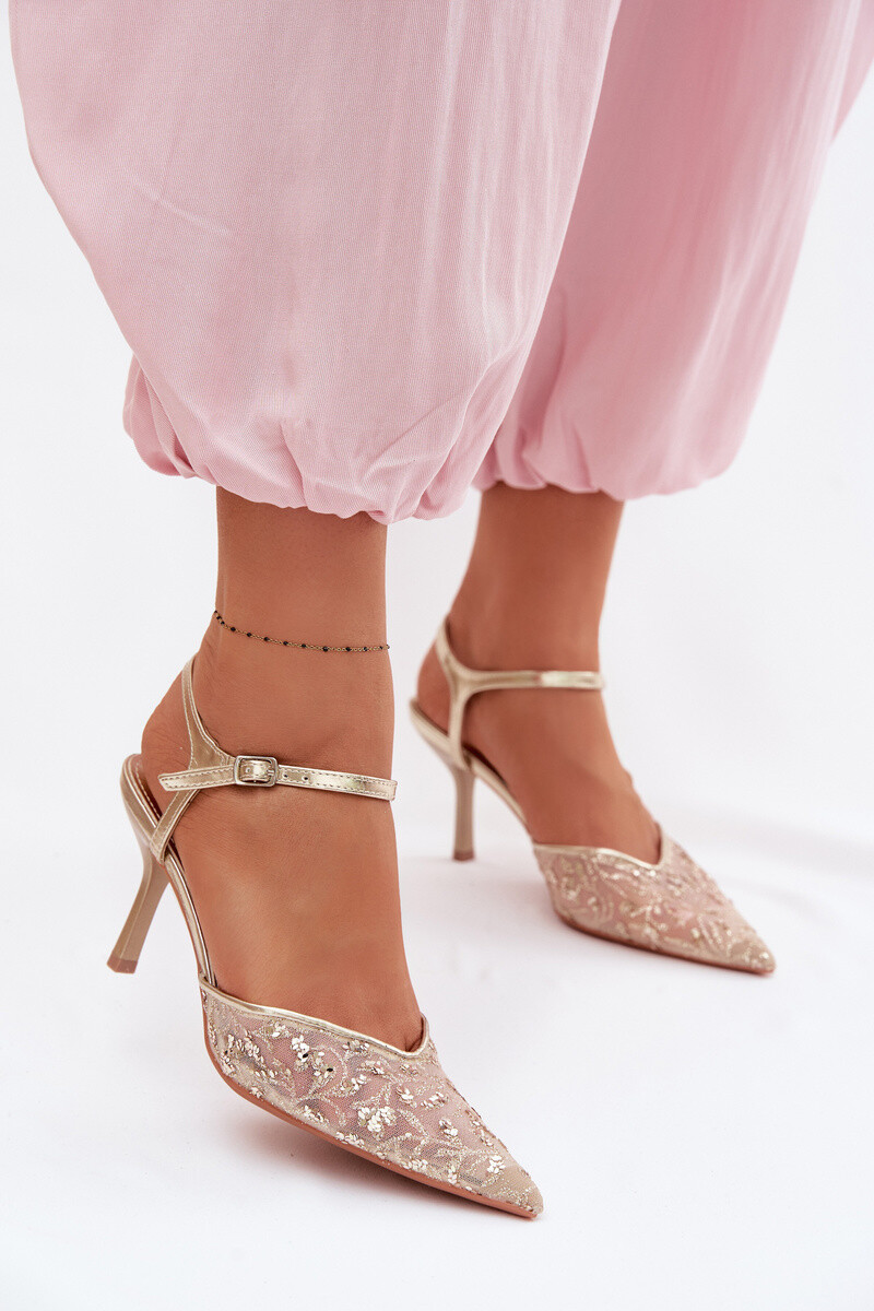 Dámske sandále na podpätku Laria v zlatej farbe