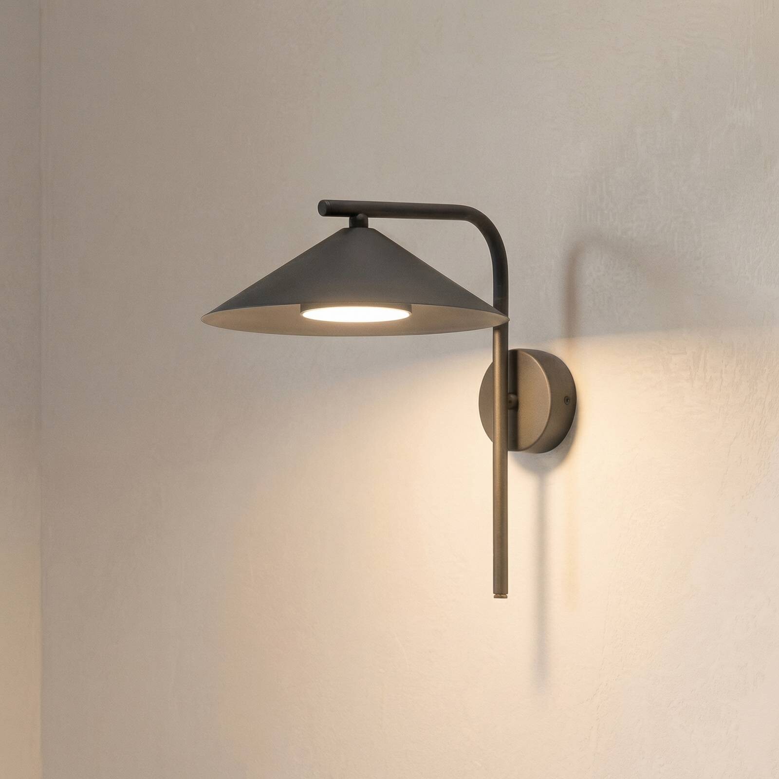 Nástenné svetlo Lume, hnedé, kov, výška 30,5 cm
