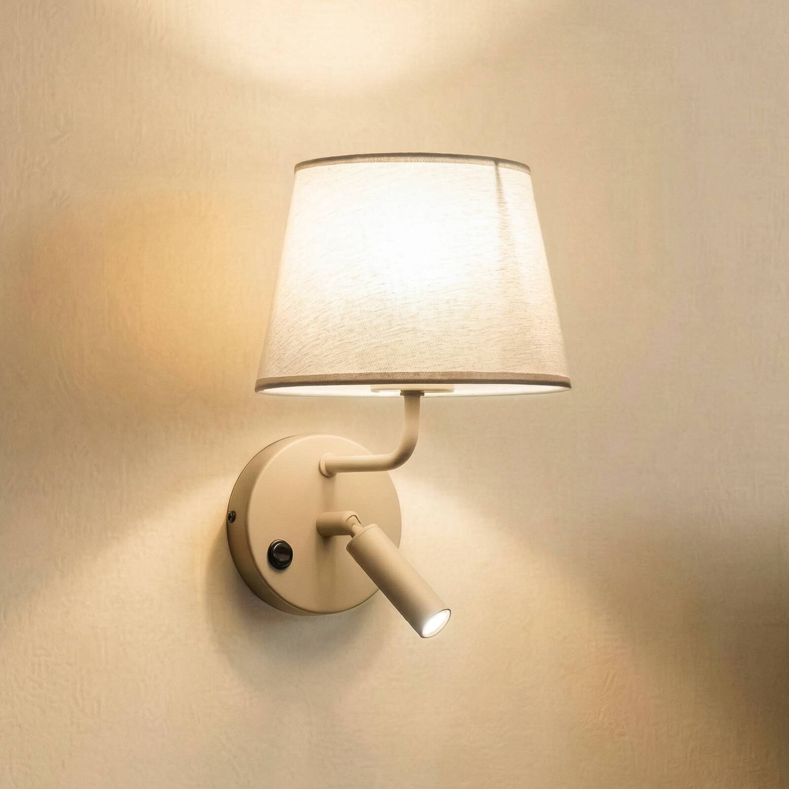 Nástenné svetlo Maja, piesková farba, textil, lampa na citanie, výška 25 cm