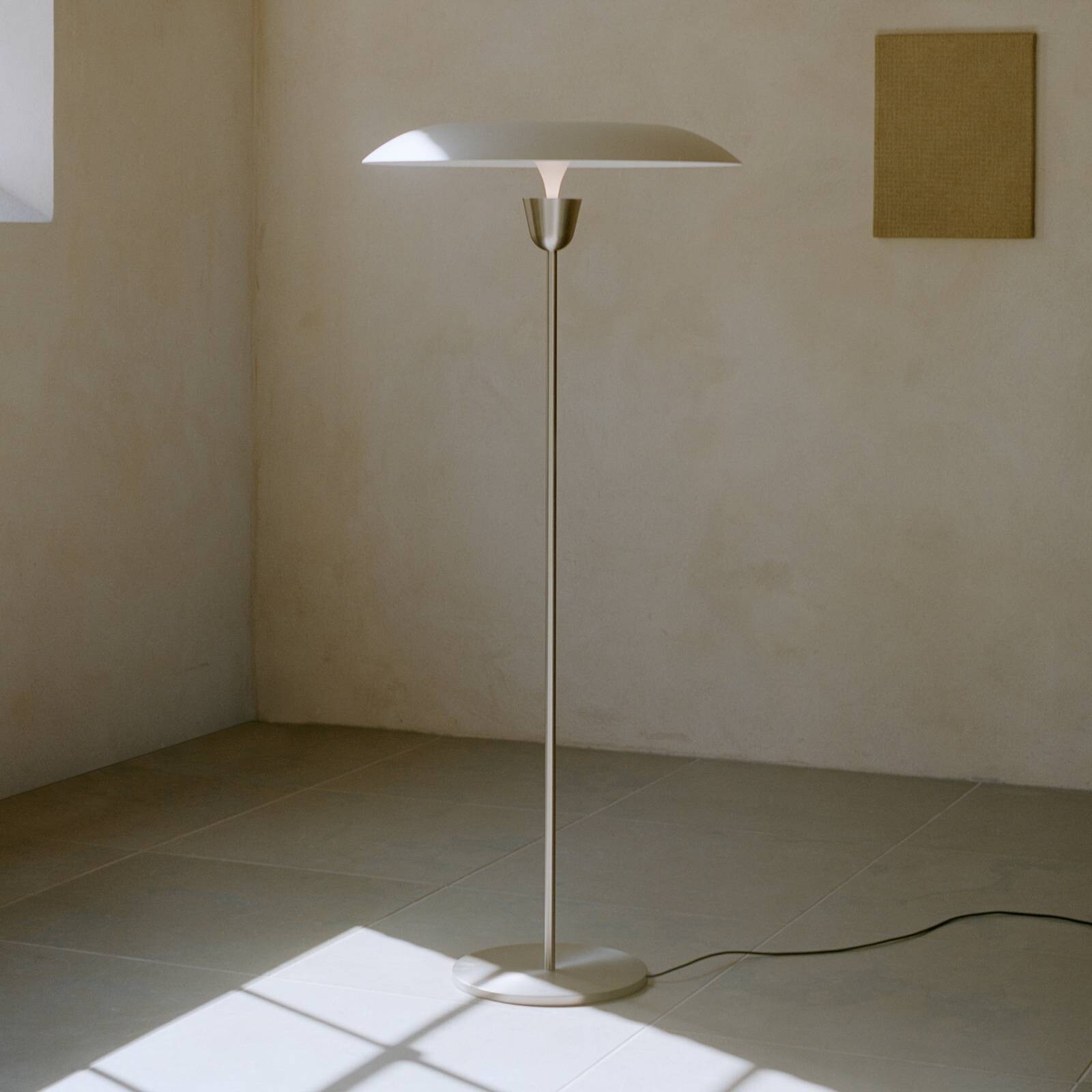 NEW WORKS LED stojacia lampa Kantarell, niklové, stmievateľné, 127 cm