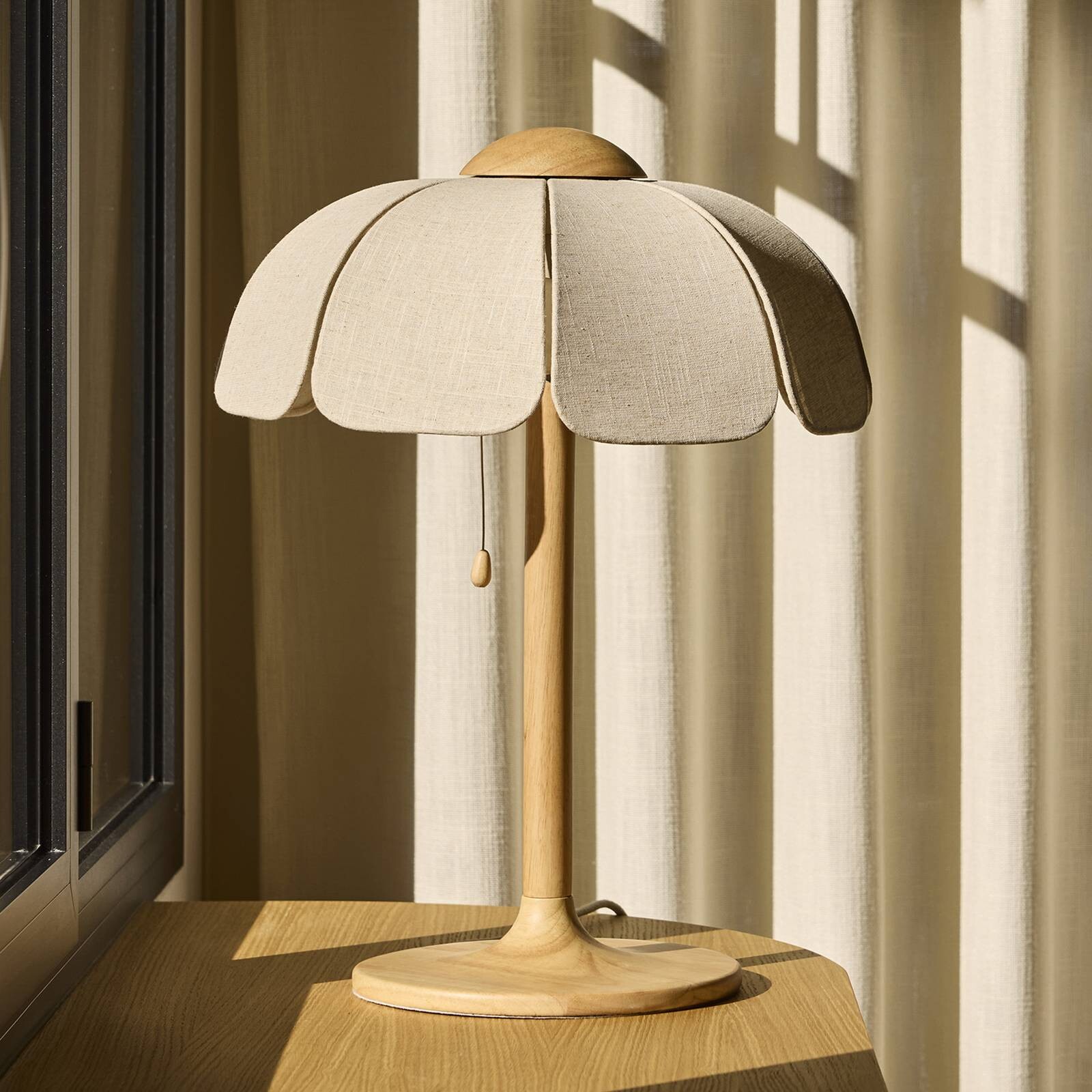 MARKET SET Stolová lampa Coquillage, ľan prírodný/drevo, E27