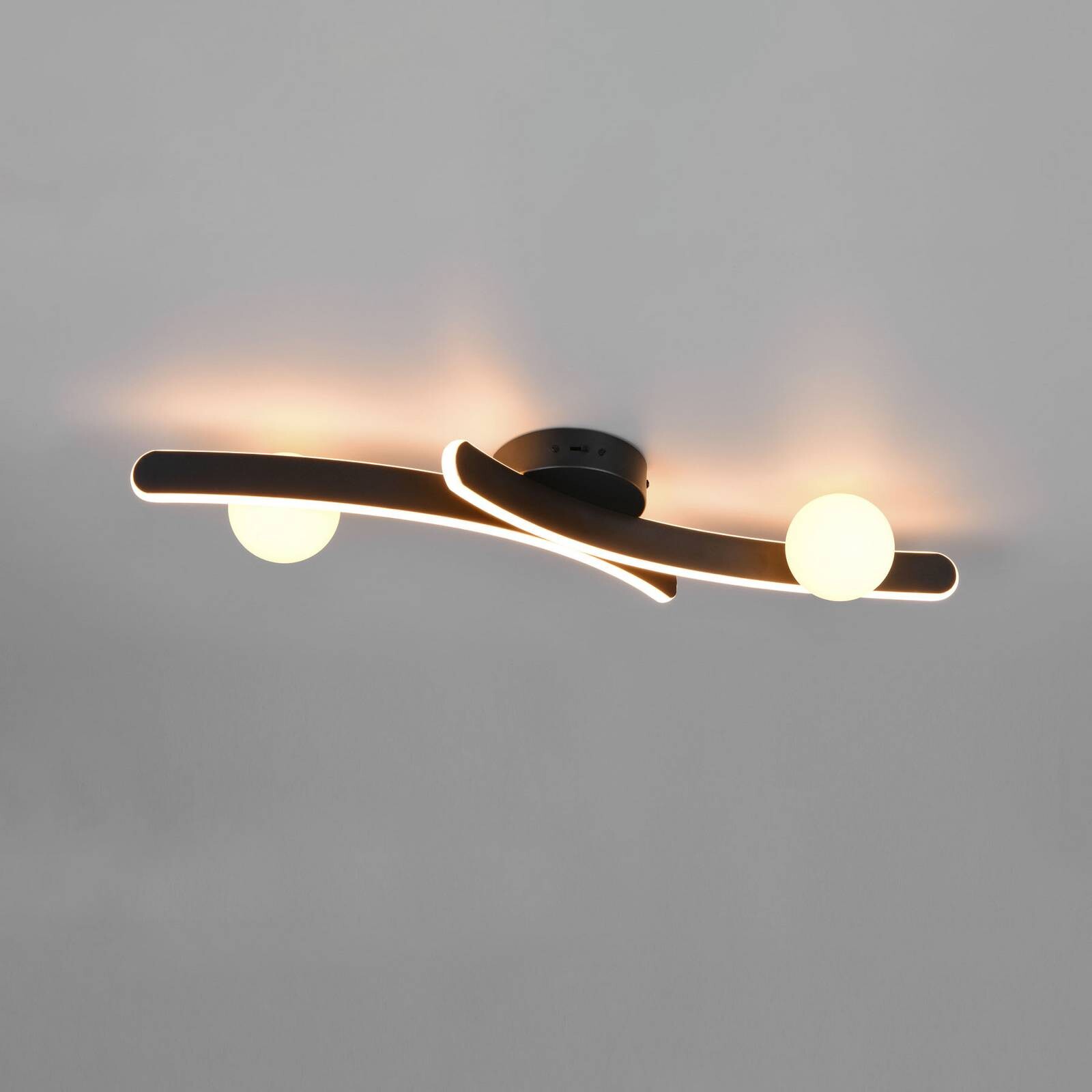 Stropné LED svetlo Napoli, čierne matné, dĺžka 70 cm, kov
