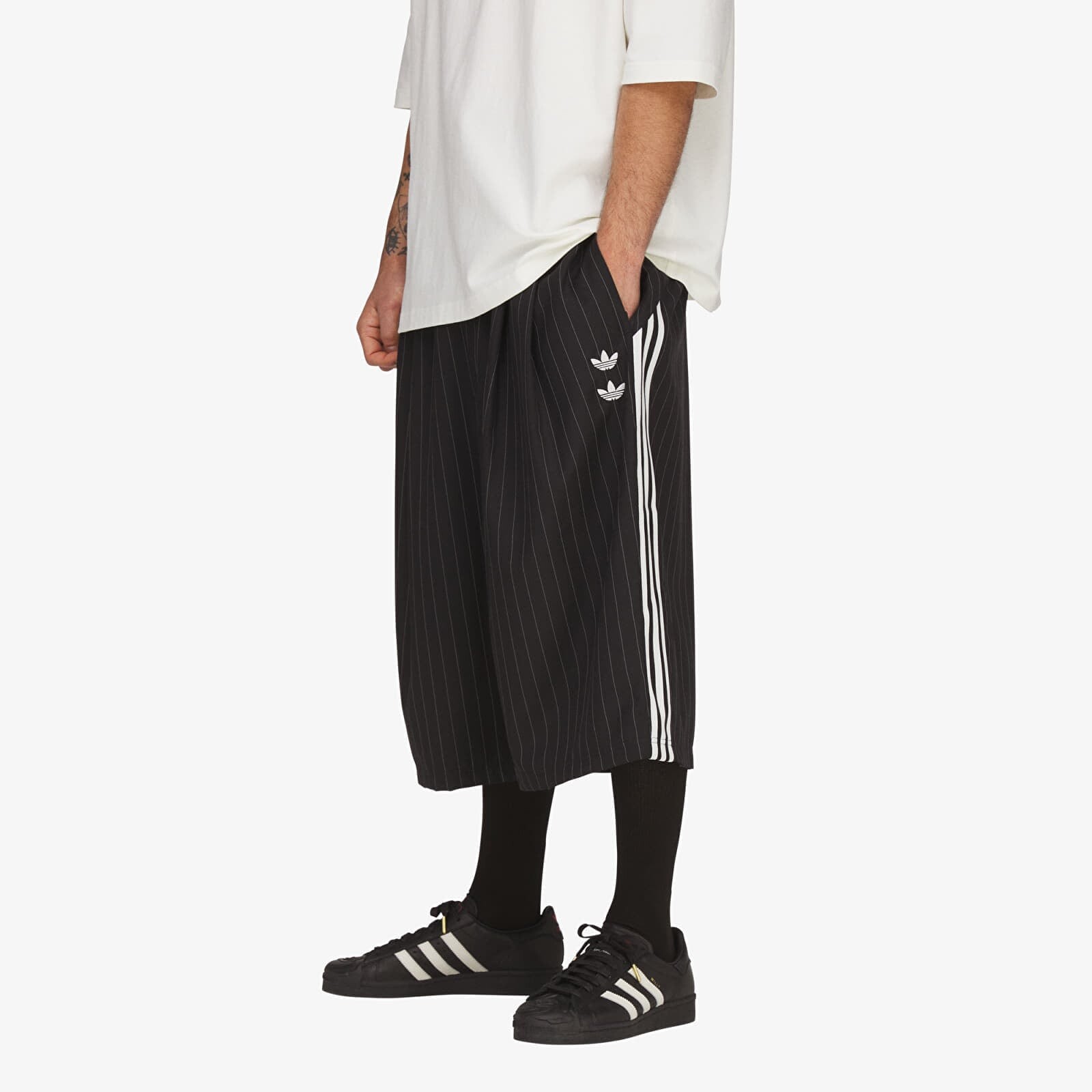 Šortky adidas Chavarria Pinstripe Long Short Black/ White M