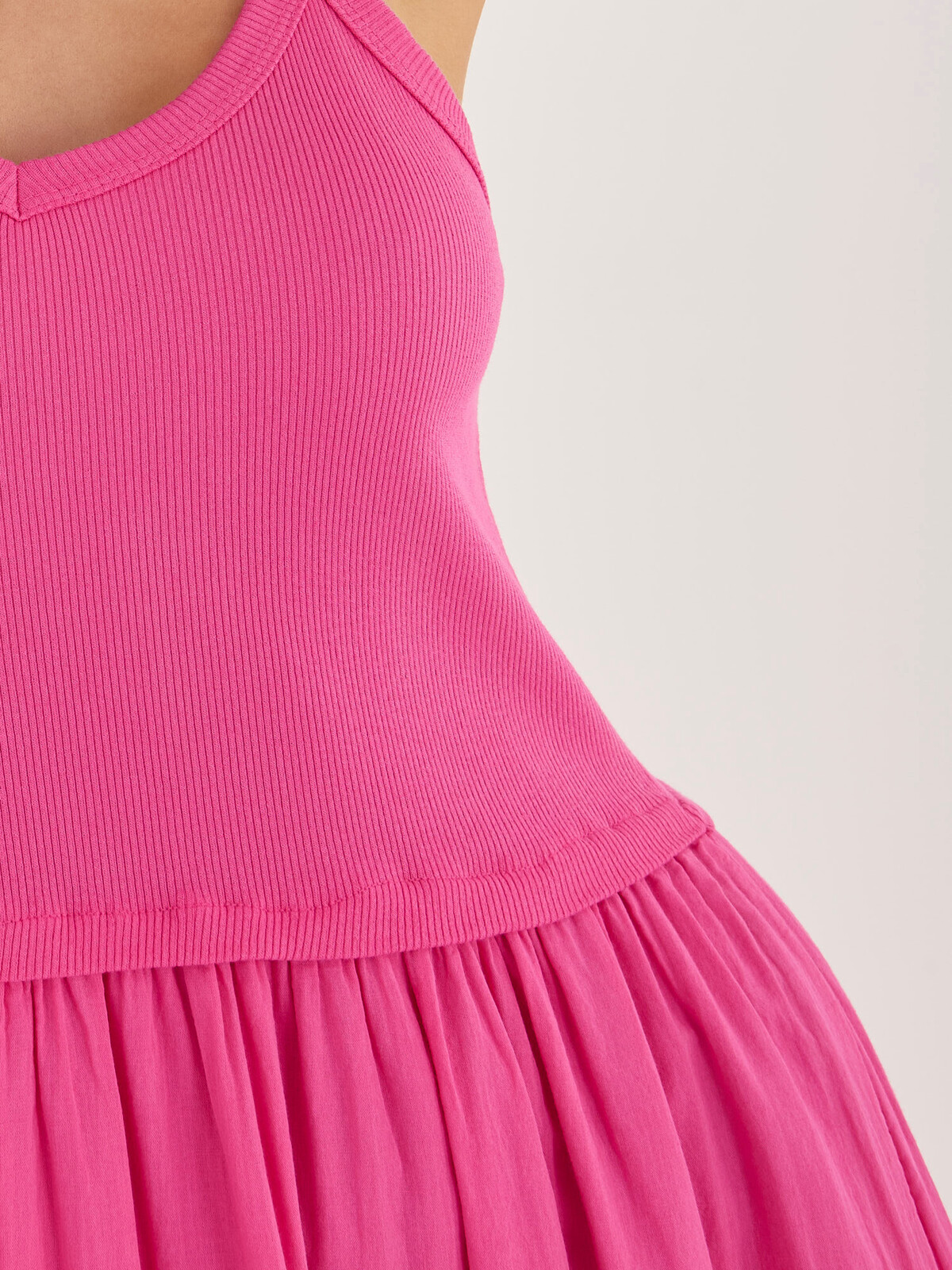 Letné šaty na ramienka fuchsia