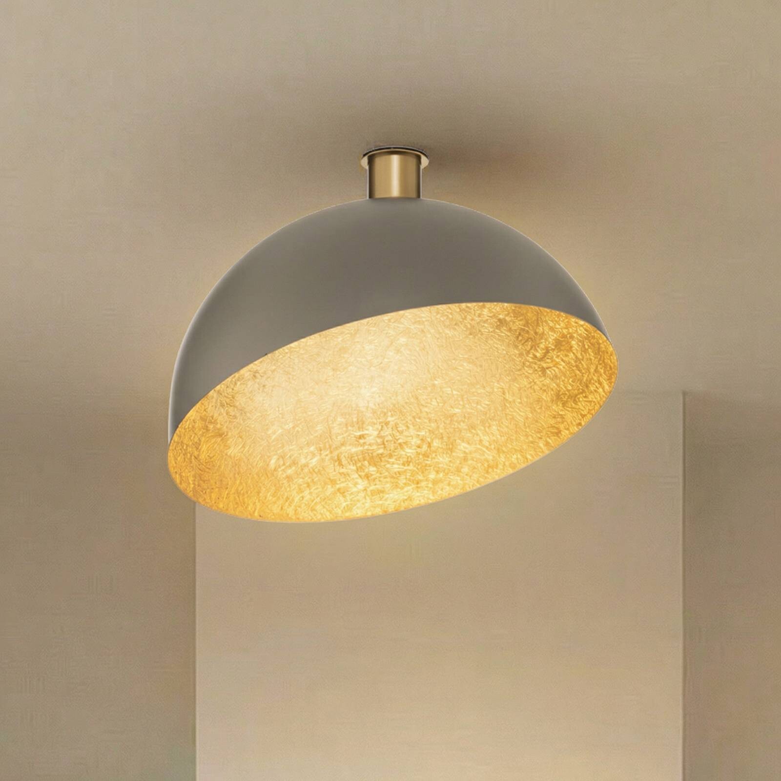 Stropné svietidlo Sfera, Ø 50 cm, taupe/zlatá, kov, E27
