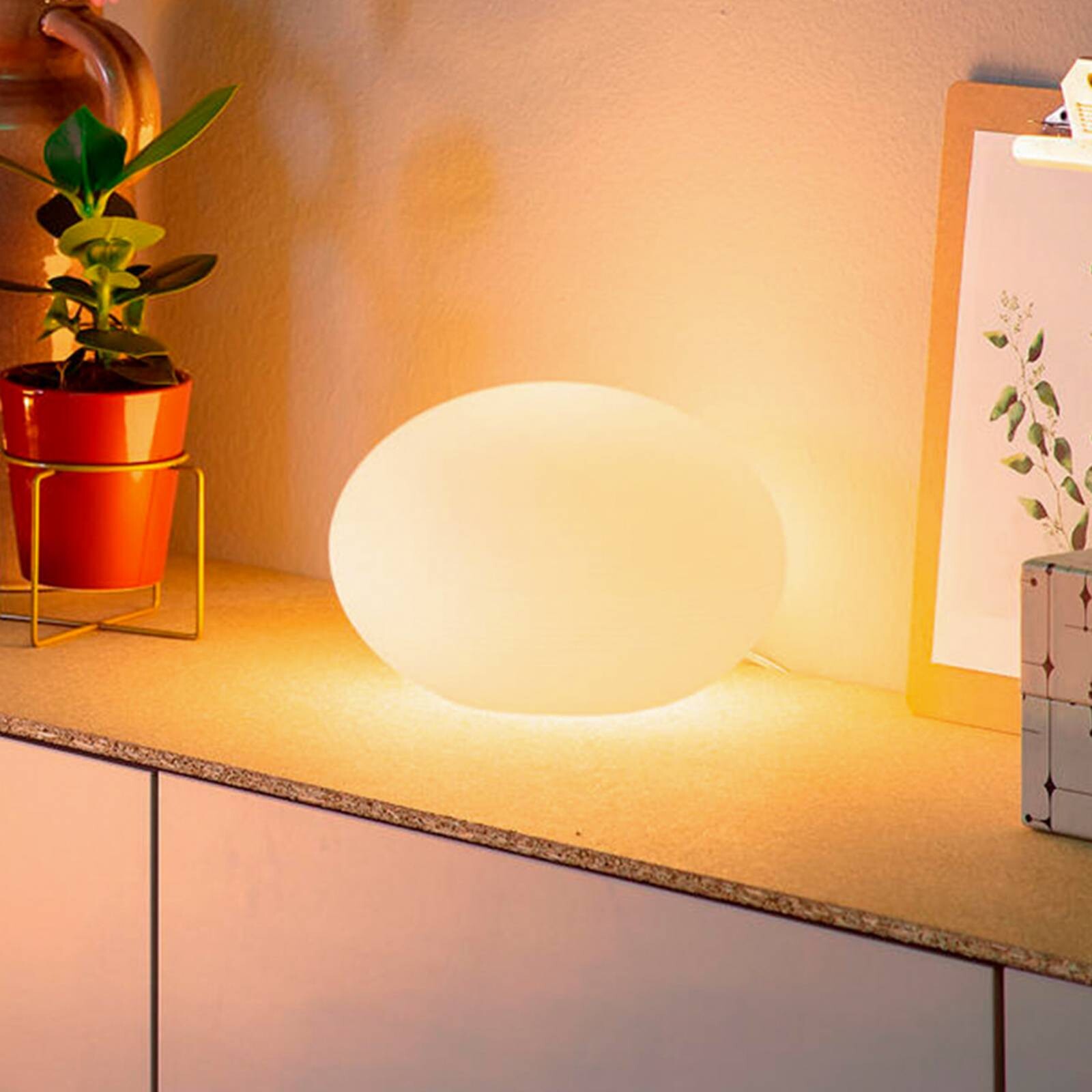 Inteligentní stolová LED lampa Philips Hue Flourish, biela, RGBW, CCT