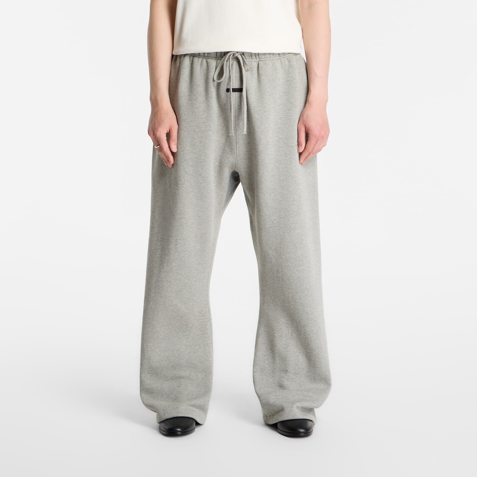 Tepláky Fear of God Essentials Signature Classic Fit Flare Sweatpants Concrete Heather/ Dark Concrete Heather S