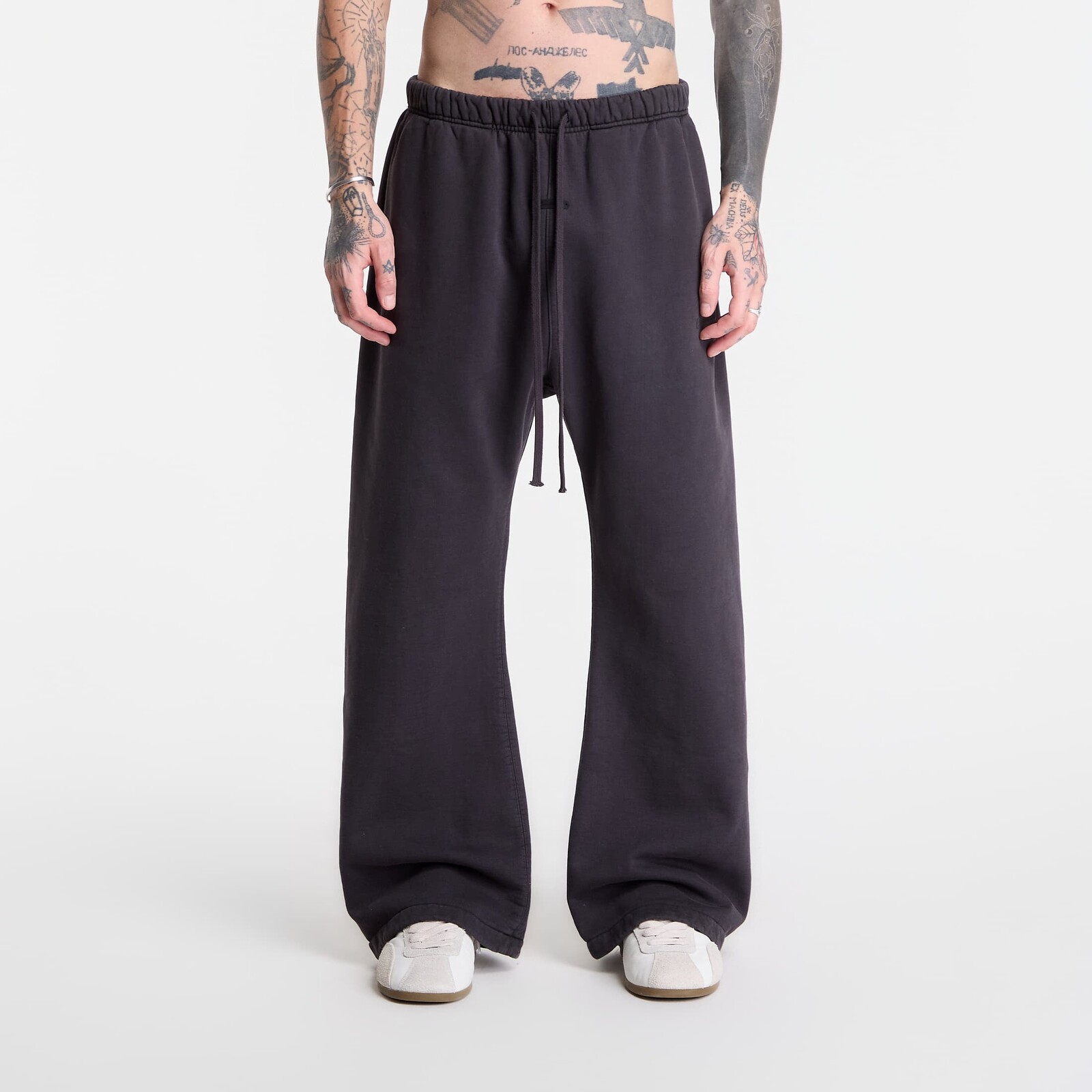 Tepláky Fear of God Essentials Signature Classic Fit Flare Sweatpants Faded Black XL