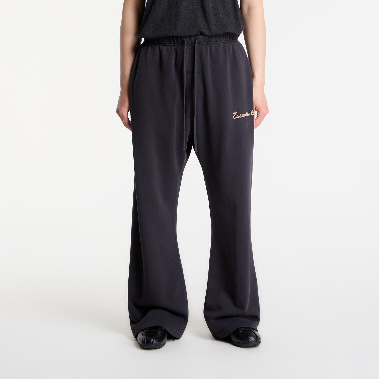 Tepláky Fear of God Essentials Training Classic Fit Flare Sweatpant Faded Black XL