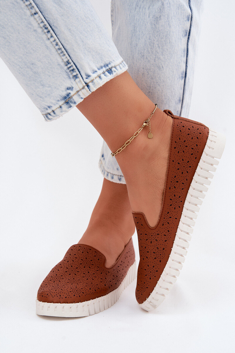 Dámske perforované slip-on topánky Camel Salty