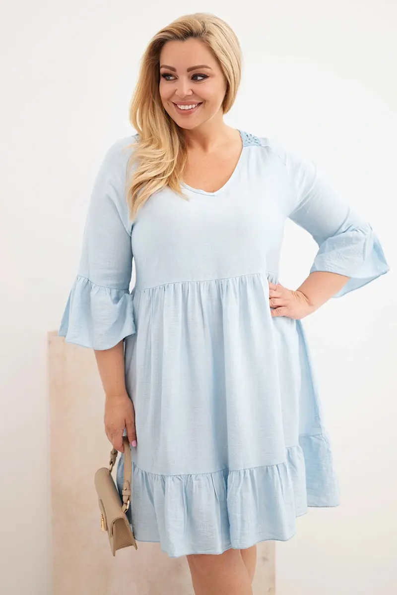 Kesi modré plus-size šaty s otvorenou čipkou