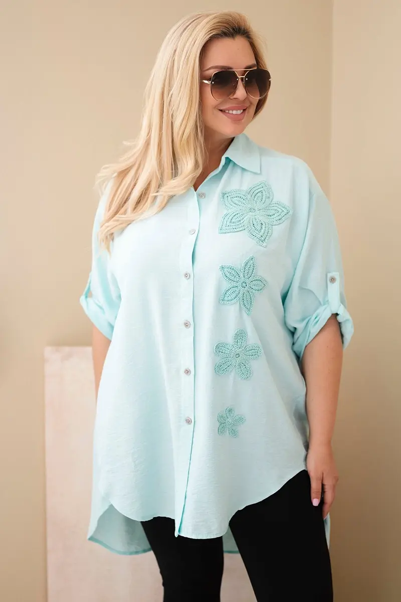 Plus size košeľa s kvetinovou výšivkou mint