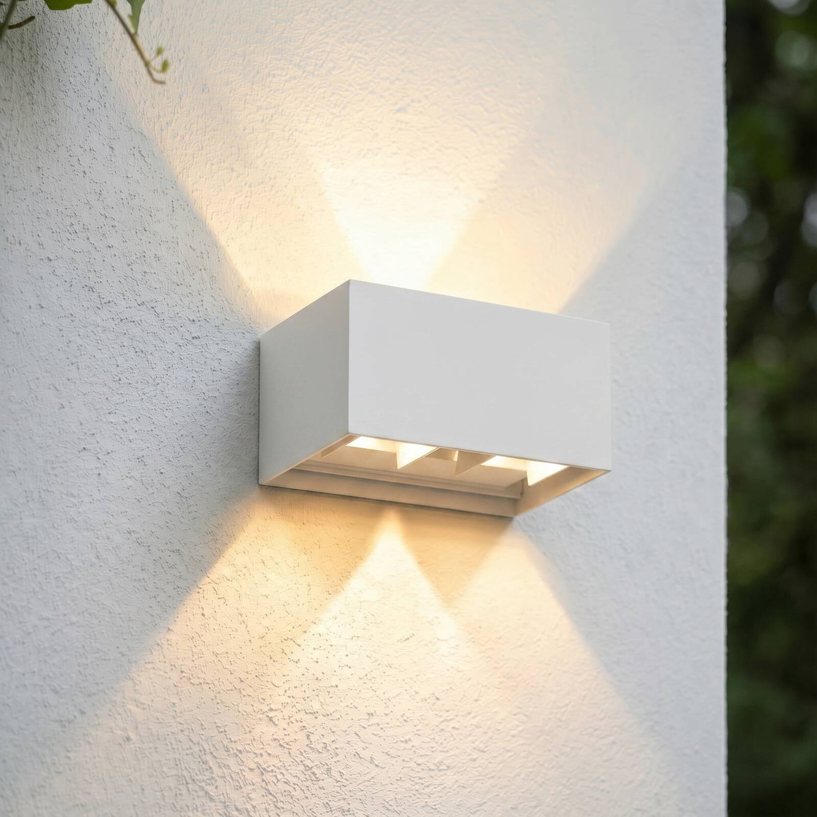 Vonkajšie nástenné LED svietidlo Lindby Nivar, hranaté, biele, 20 cm, IP54