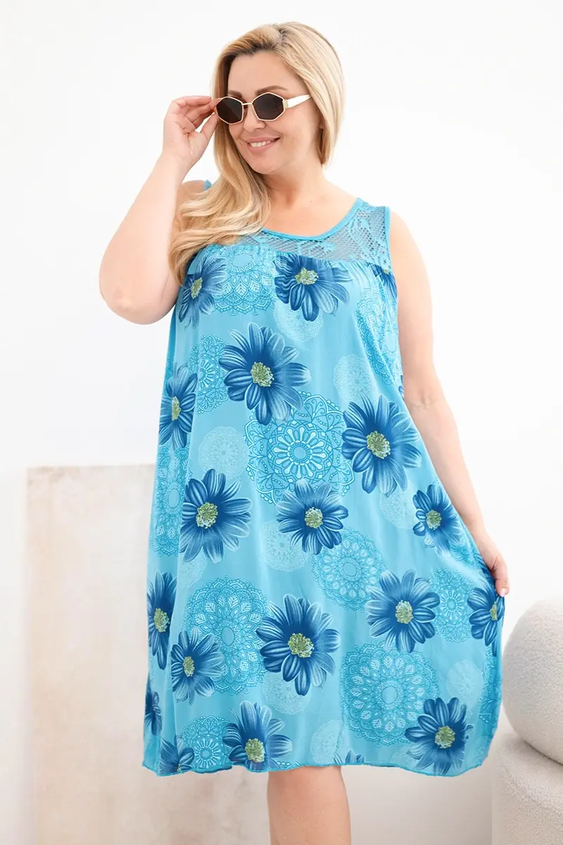 Plus-size šaty s čipkovým výstrihom