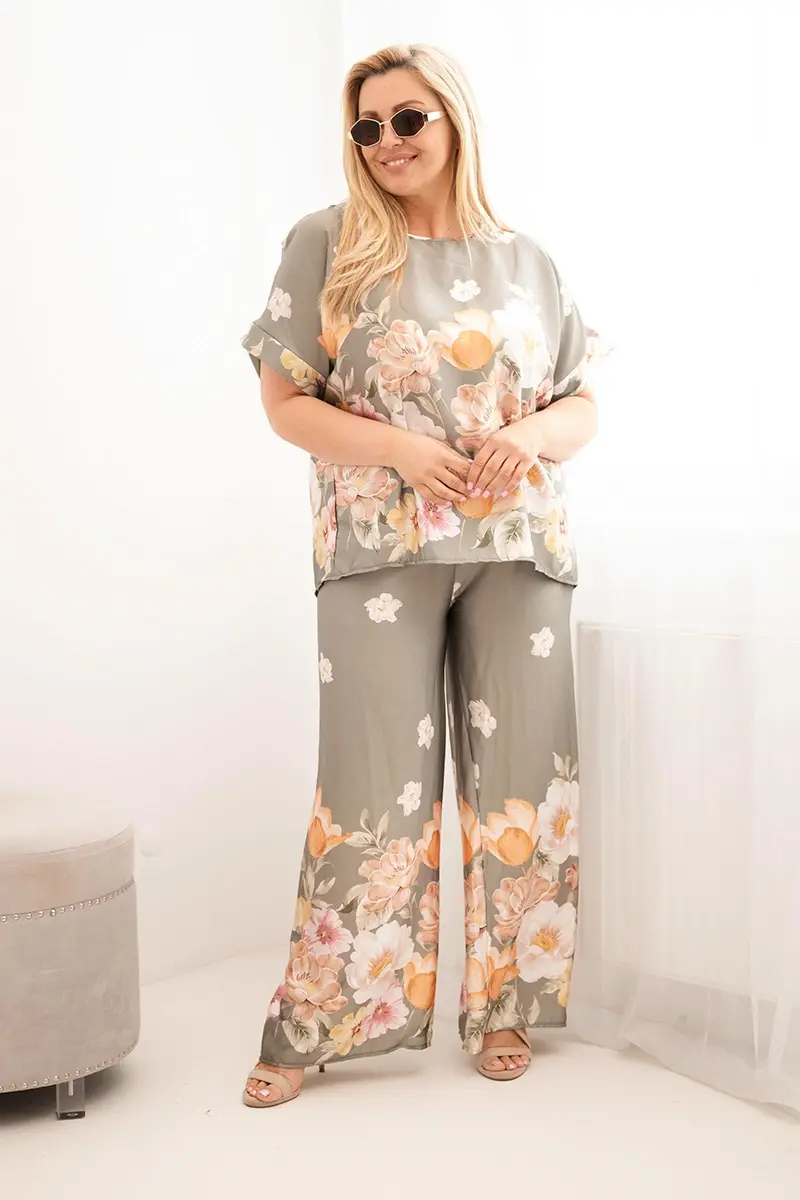 Kesi Plus Size set s blúzkou a kvetinovými nohavicami