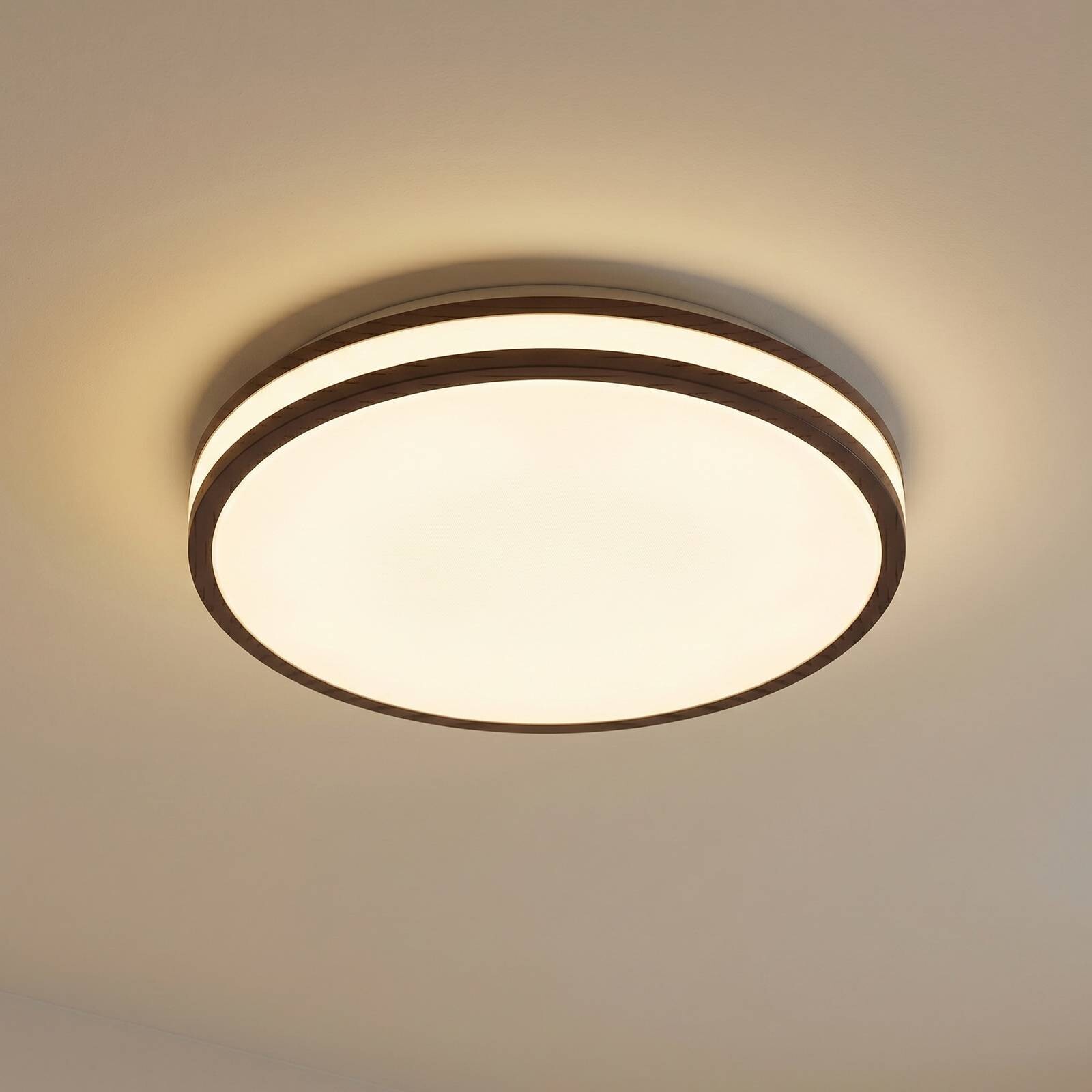 Stropné LED svetlo Lindby Emiva, Ø 40 cm, tmavé drevo, CCT
