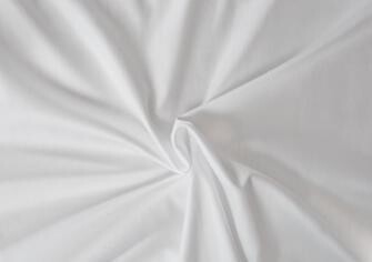 Kvalitex Prestieradlo dvojlôžkové napínacie Atlas hladký biele 180 × 200 cm