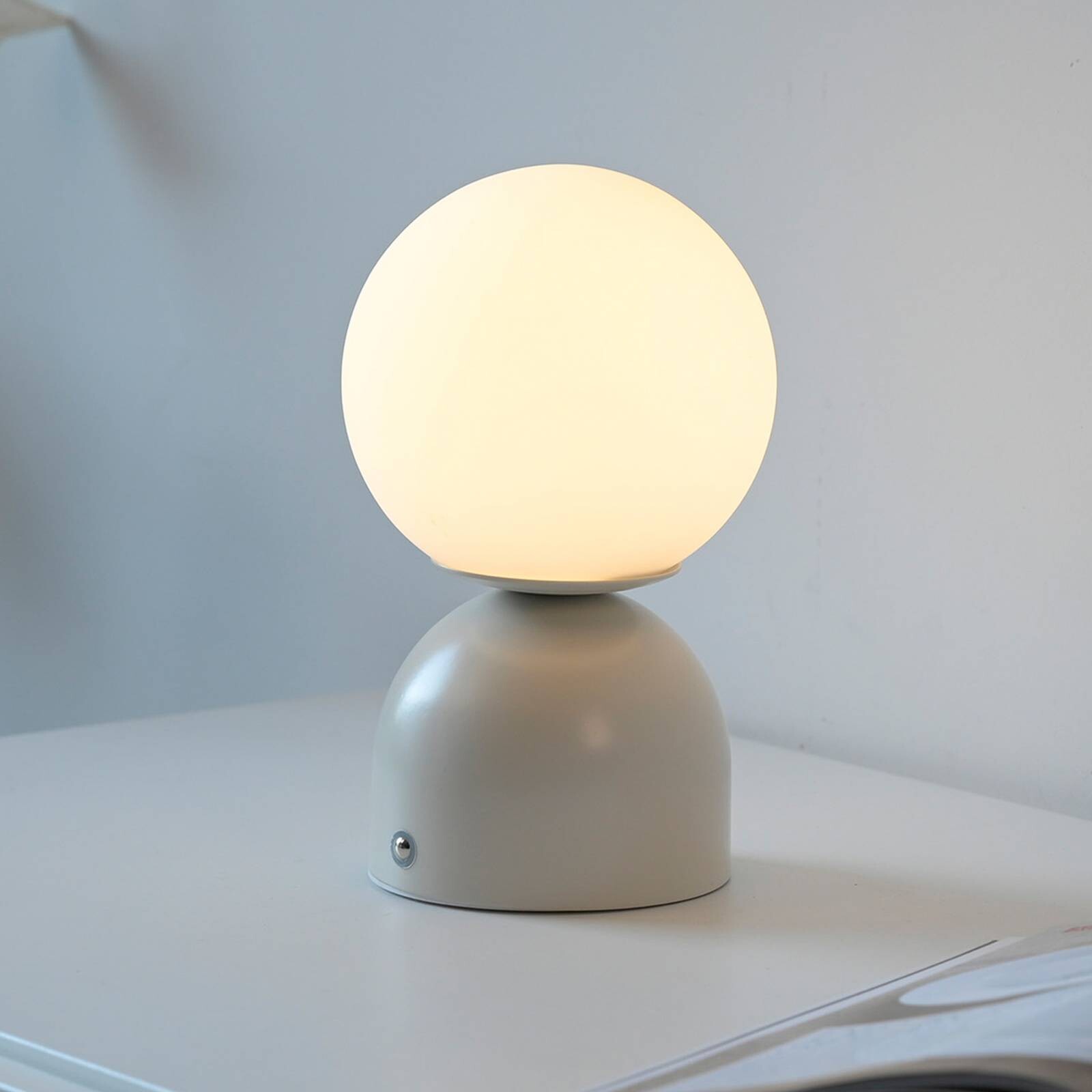 Stolová LED lampa na batérie RUDI, béžová, výška 20 cm, CCT, dotykové stmievanie