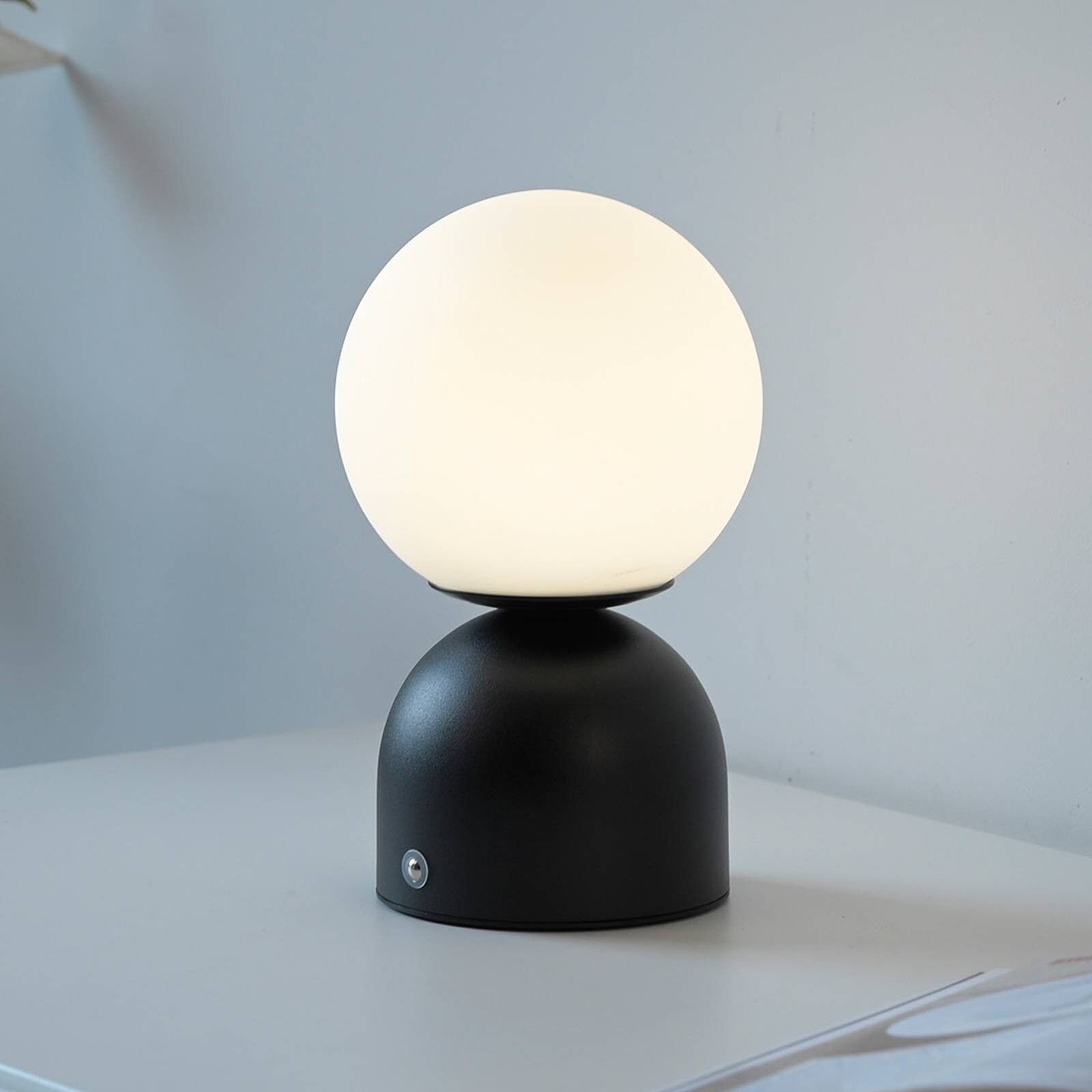 Stolová LED lampa na batérie RUDI, čierna, výška 20 cm, CCT, dotykové stmievanie